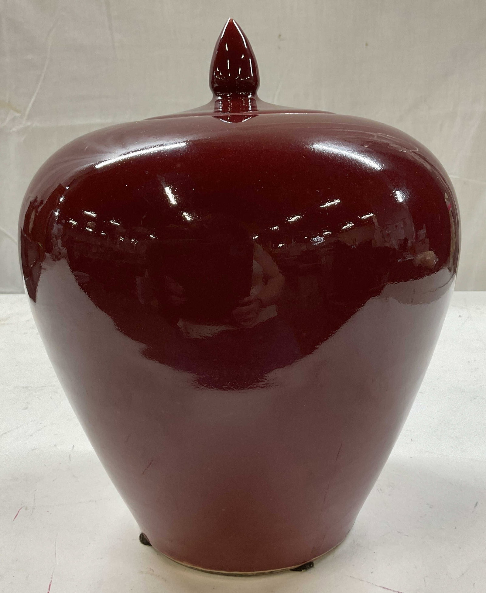 Vintage Orb Shaped Red Porcelain Ginger Jar W Lid: Vintage orb shaped red porcelain ginger jar with lid. Orb shaped bulbous body with wide mouth. Removable lid topped with pointed finial. Round base. Deep red color. Measures ht approx 11 inches diam a
