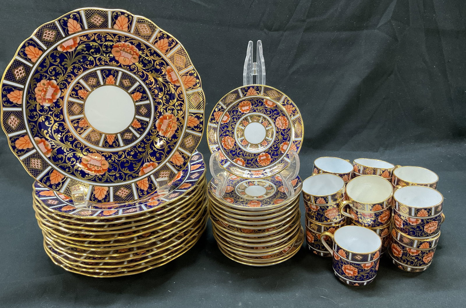 39 SGND Spode Copelands China Imari Tblw Eng1823: Set of 39 pieces. Signed Spode Copelands China Derby Imari gilt tableware set. Made in England. Signed and marked on underside, reads as follows Spode 1823 Spode Copelands China England. Includes 13 p