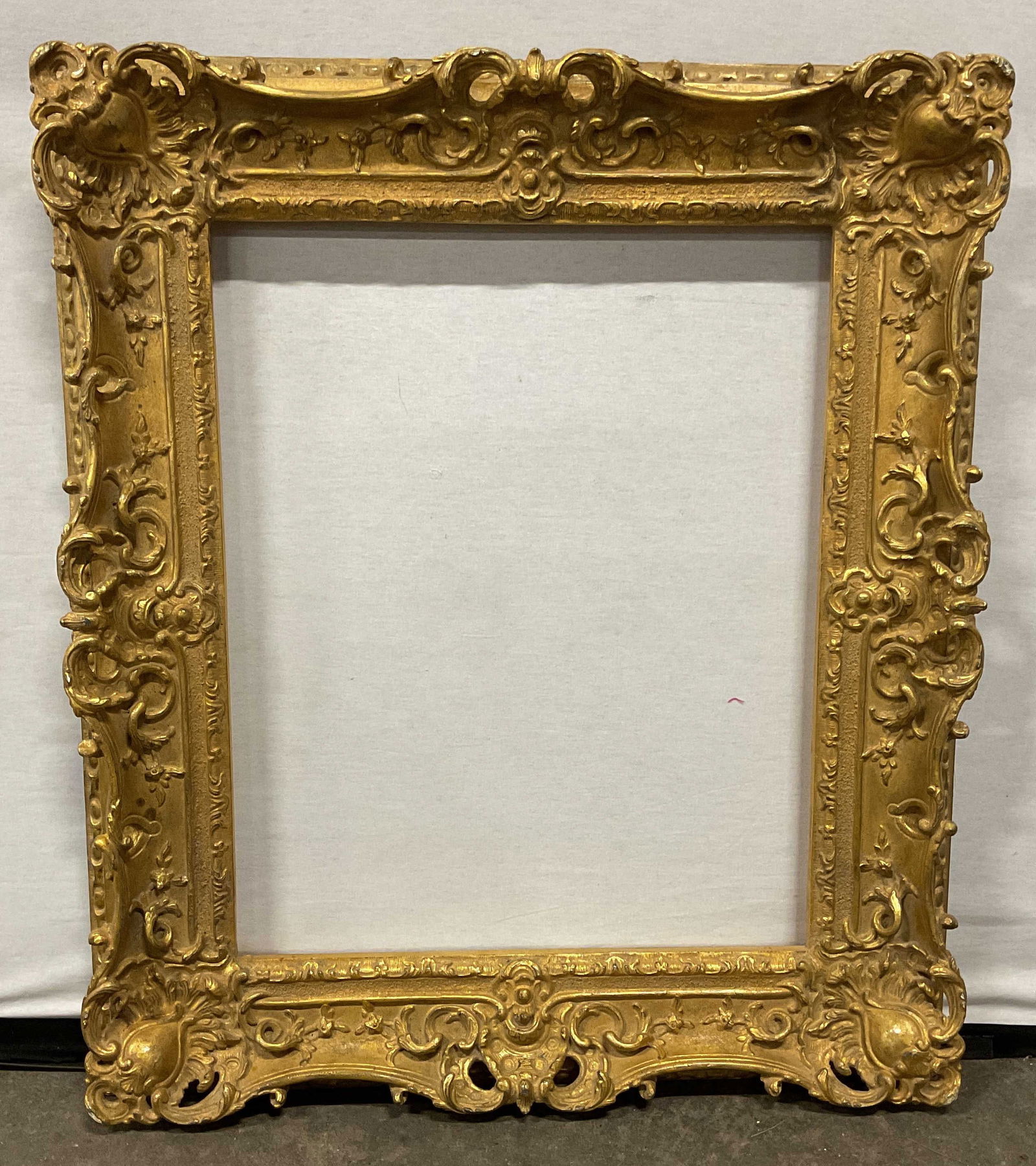 Ornate Gilt Wood Scroll Picture Art Frame 30x25 (1 of 6)