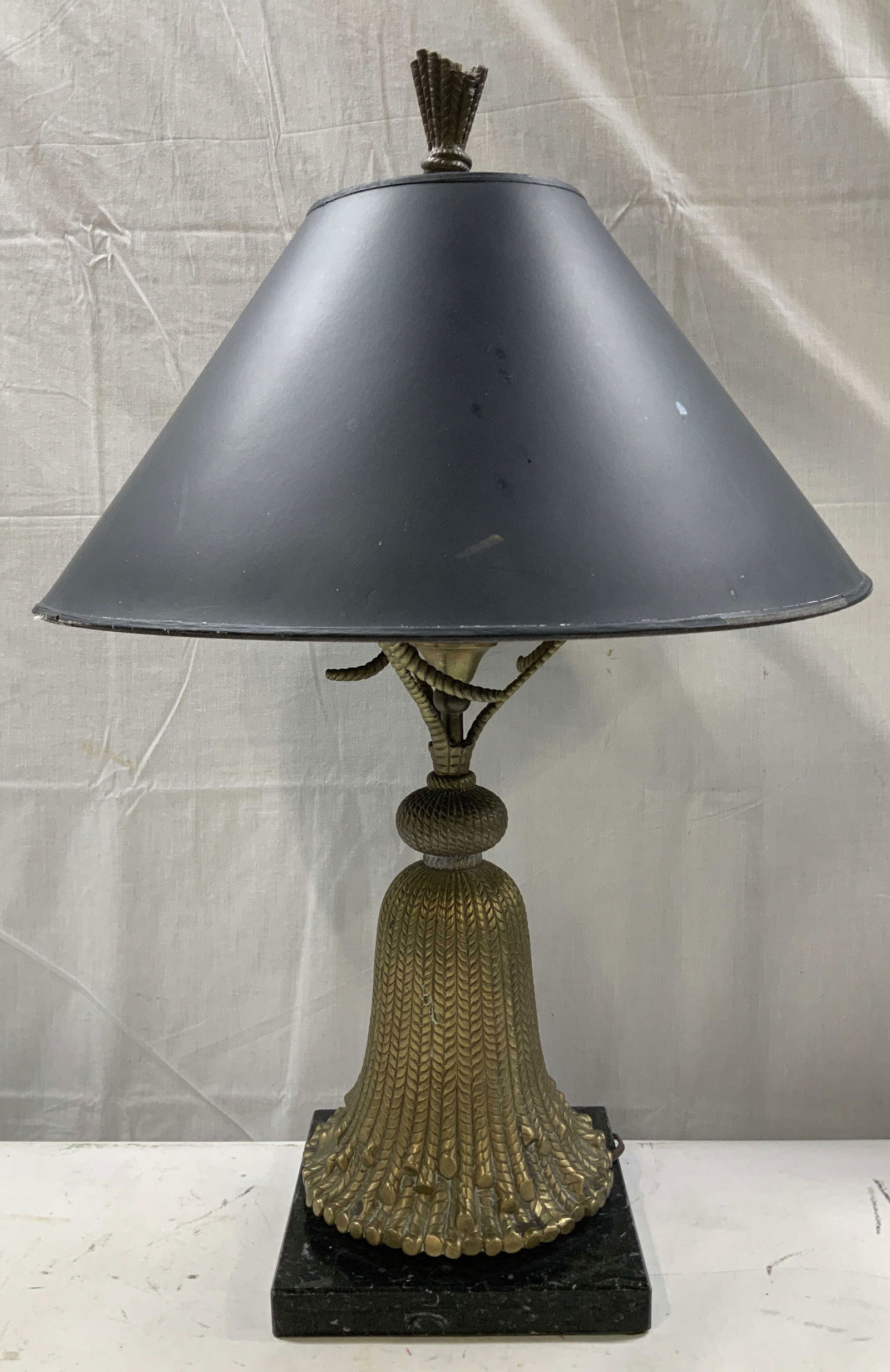 Vntg Chapman Style Brass Tassel Table Lamp 26in (1 of 7)