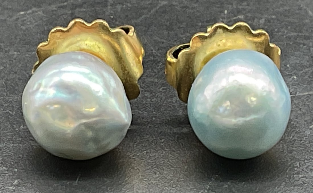Vintage Gold Filled Baroque Pearl Stud Earrings: Vintage blue toned baroque pearl stud earrings with 14k gold filled backings. Measure approx .25 inch wide. Some scratching. Property of opera singers estate from the renowned and opulent Manhattan la