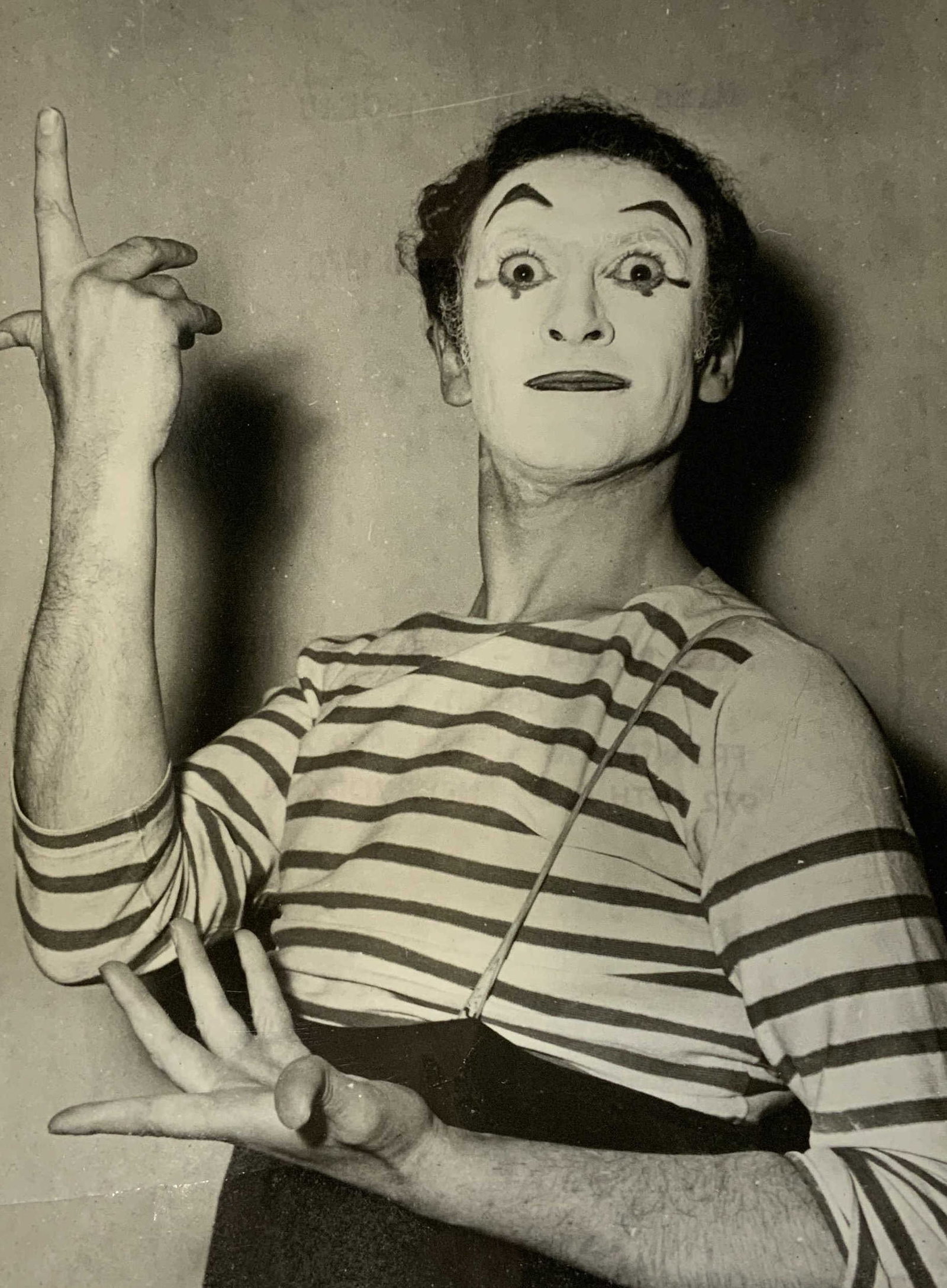 1970 Mime Marcel Marceau Press Photo NY: January 08,1970 photo of Mime Marcel Marceau. Renowned French actor and mime artist, known for his iconic stage persona Bip the Clown. Photo depicts him with 1 hand raised & wearing a striped long sle