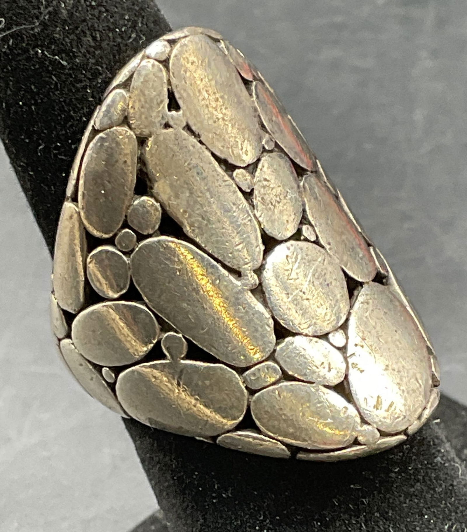 John Hardy Kali Sterling Silver Pebble Saddle Ring: Signed John Hardy sterling silver Kali pebble saddle ring. Ring size 6. Total weight 16.4 grams. Marked sterling. Some scratching. Jewelry, estate jewelry, fine jewelry, cocktail jewelry, fashion jewe