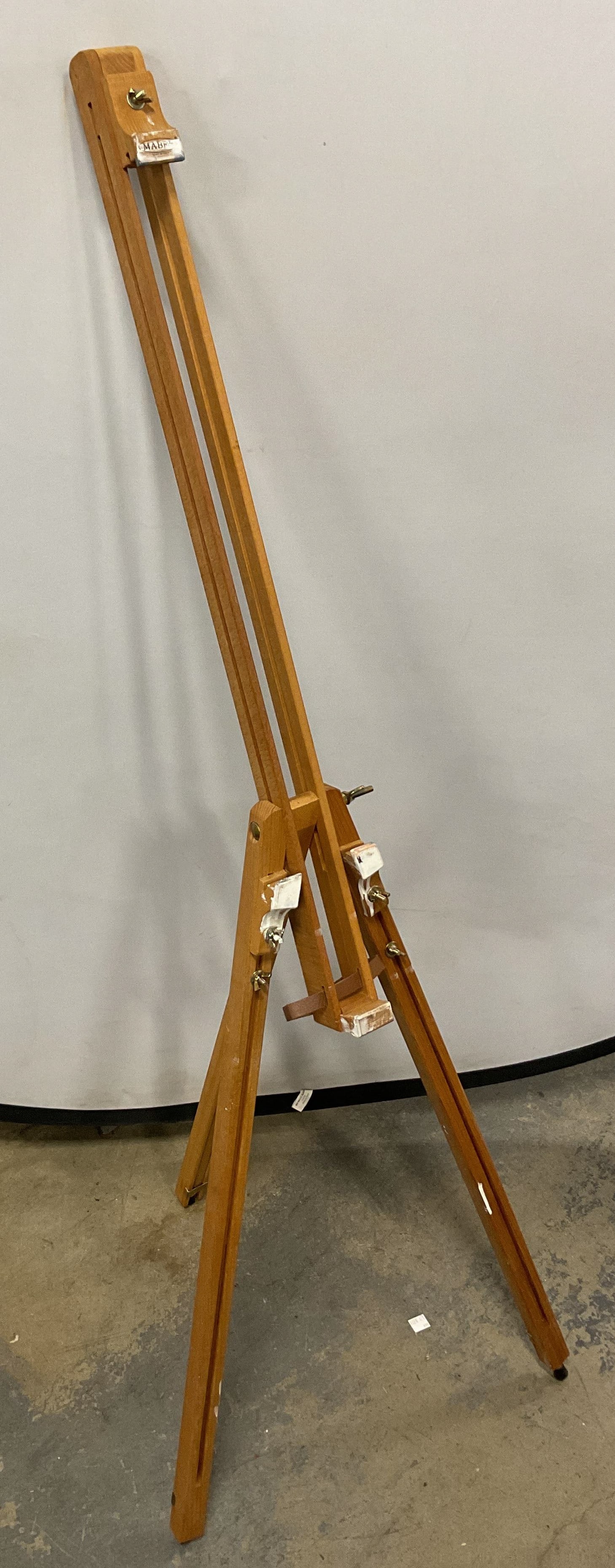 Mabef Wooden Artists Easel W Case Italy: Mabef wooden artists easel. Made in Italy. Marked, reads as follows Mabef Made In Italy. Comes with bag case. Three adjustable legs. Folds for easy transport. Central mast with sliding canvas holder.