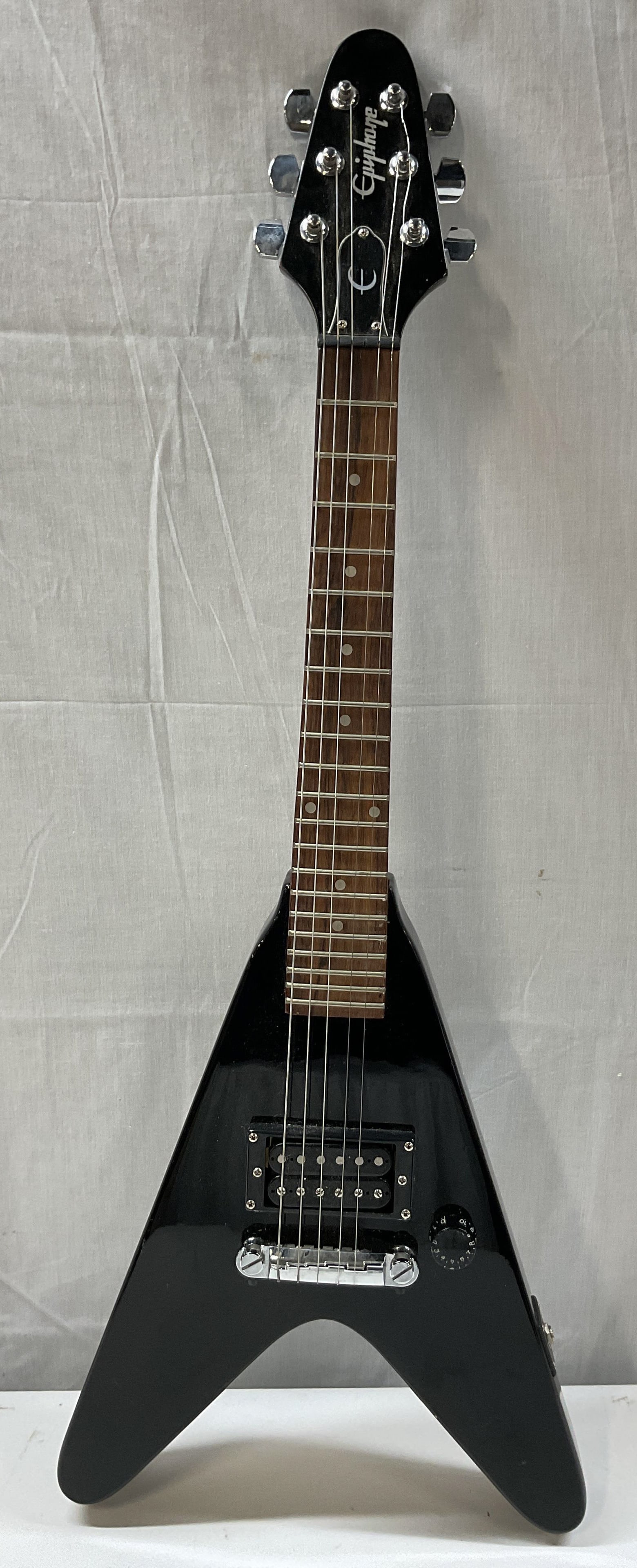 Epiphone Flying Vee Wee Mini Electric Guitar 33in (1 of 9)