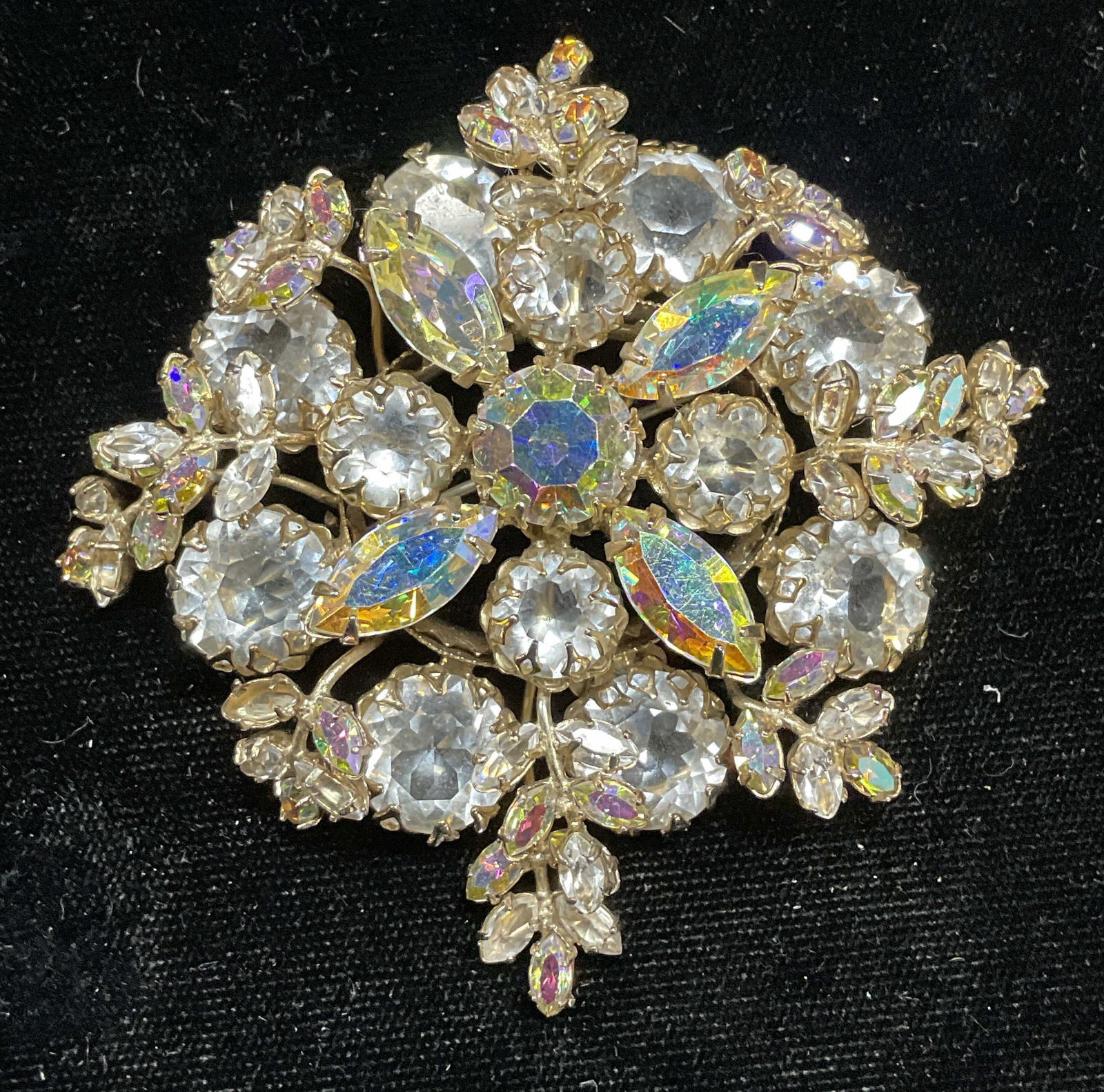 Vtg SCHREINER Gold Tone Crystal Flower Brooch: Vintage Schreiner New York gold tone brooch with colorless crystals and botanical flower motif. Signed on underside. Measures approx 3 x 3 inches. Some wear including scratching and warping. Jewelry,