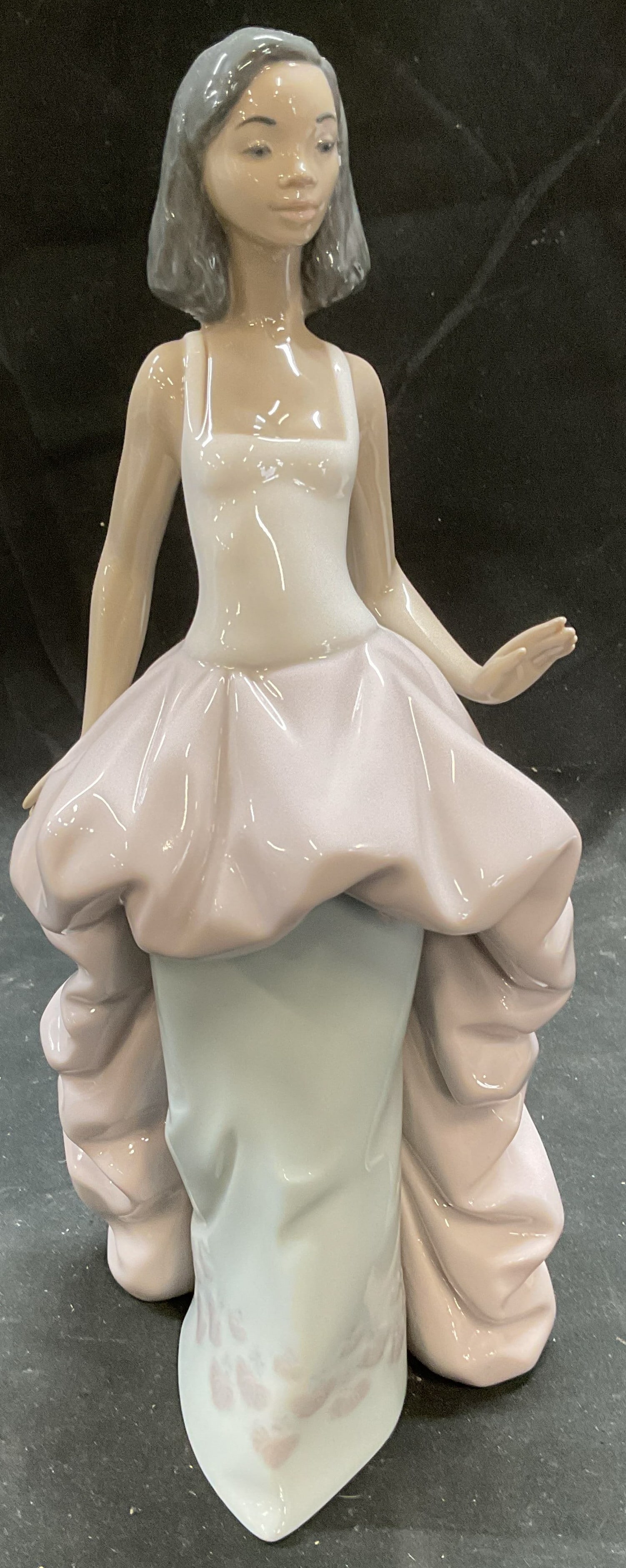 Lladro Wanda Legacy Porcelain Figurine, Spain (1 of 6)