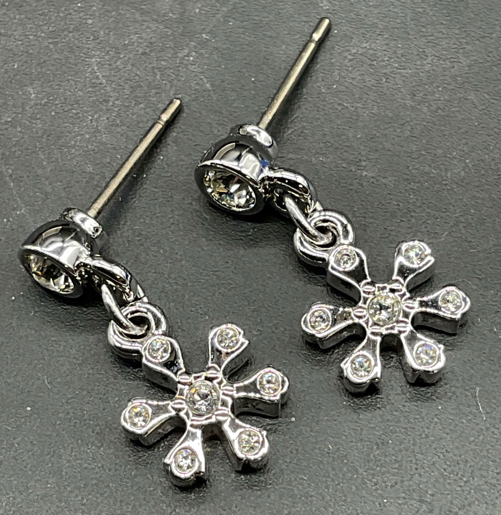 Swarovski Crystal Silver Tone Flower Earrings BX: Signed Swarovski silver tone earrings with crystals. Measure approx .75 inches long. Includes a box. Jewelry, estate jewelry, costume jewelry, cocktail jewelry, fashion jewelry, accessories, fashion a