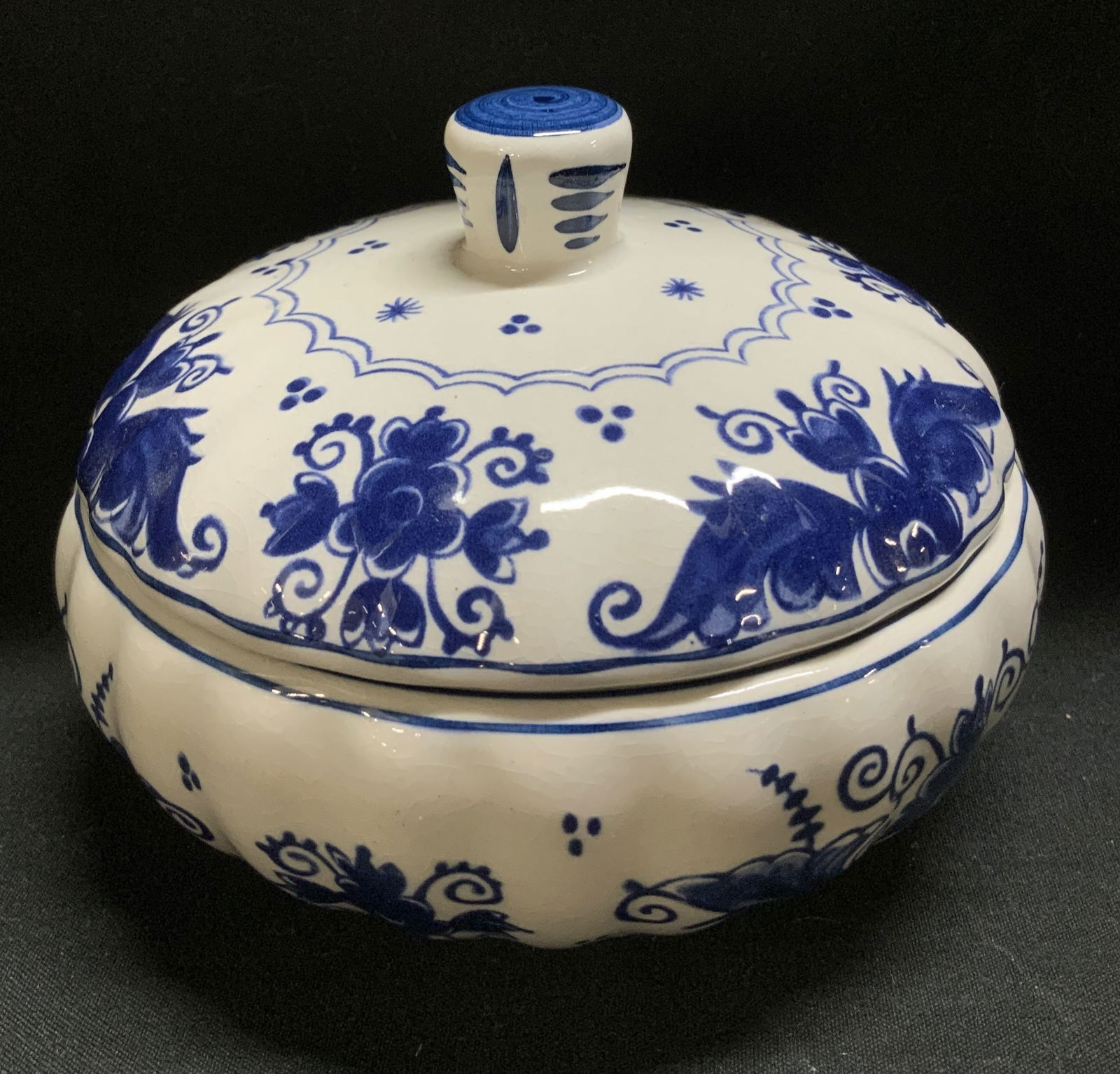 Delftware Elesva Blue Floral Lidded Dish HOLLAND (1 of 6)