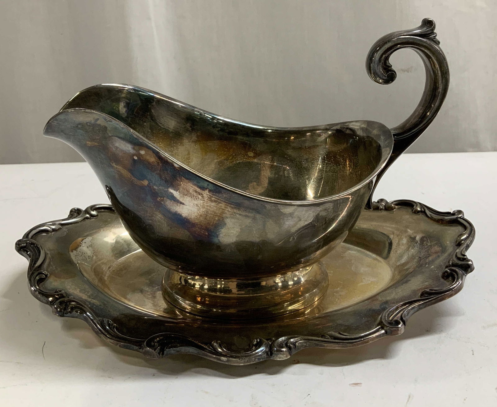 Wilcox Intern. Silver Co. Gravy Boat & Underplate (1 of 9)