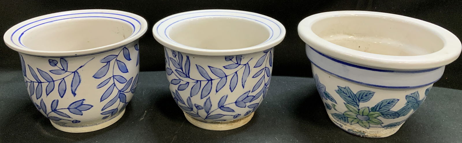 Lot 3 Vtg Blue & White Leaf Porc Planters (1 of 6)