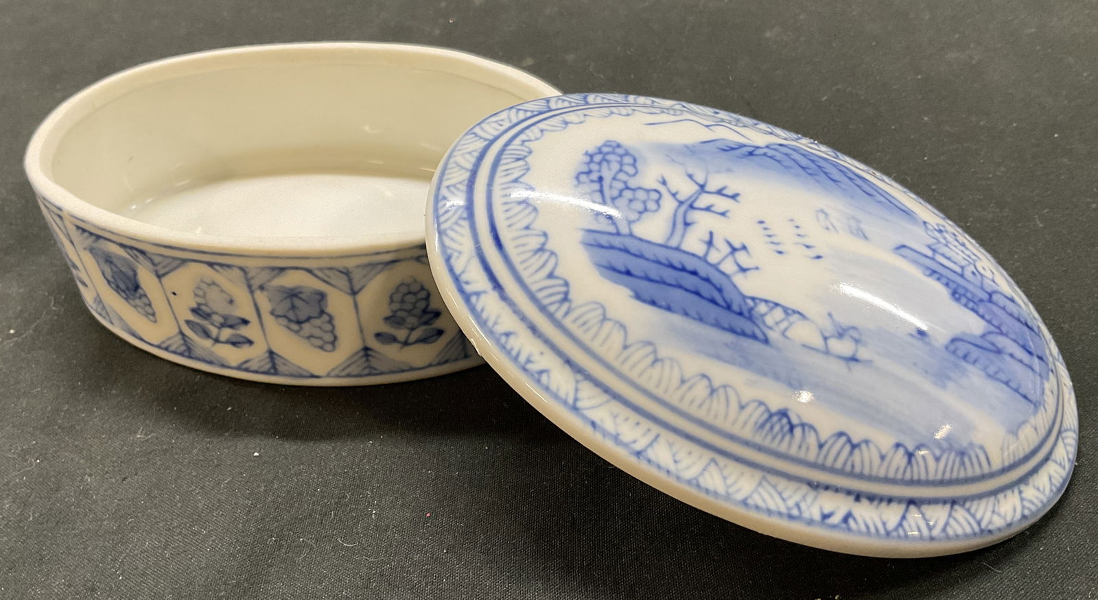 Vintage Blue & White Porcelain Lidded Trinket Box (1 of 10)