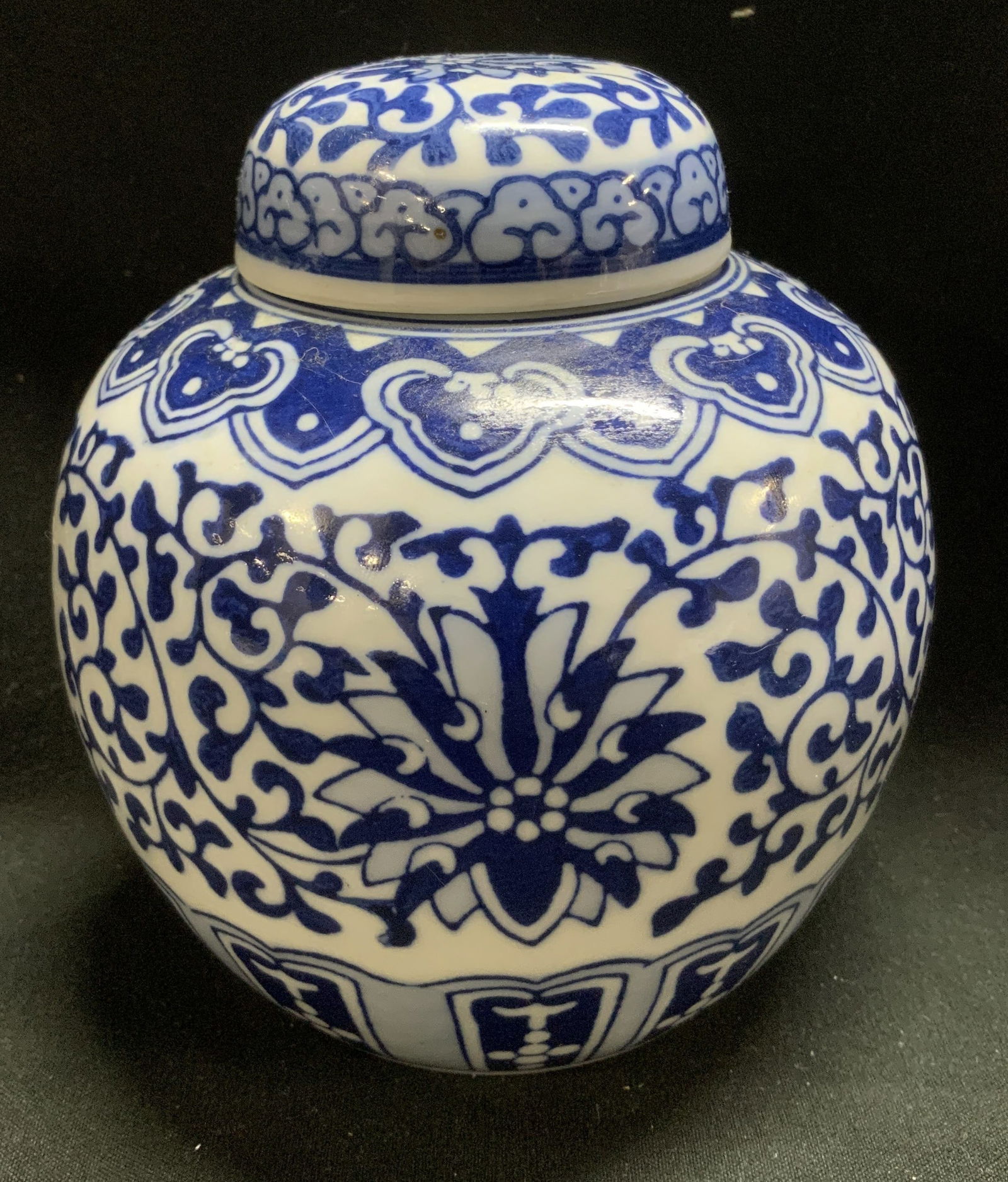 Vtg Asian Style Blue & White Porcelain Ginger Jar (1 of 6)