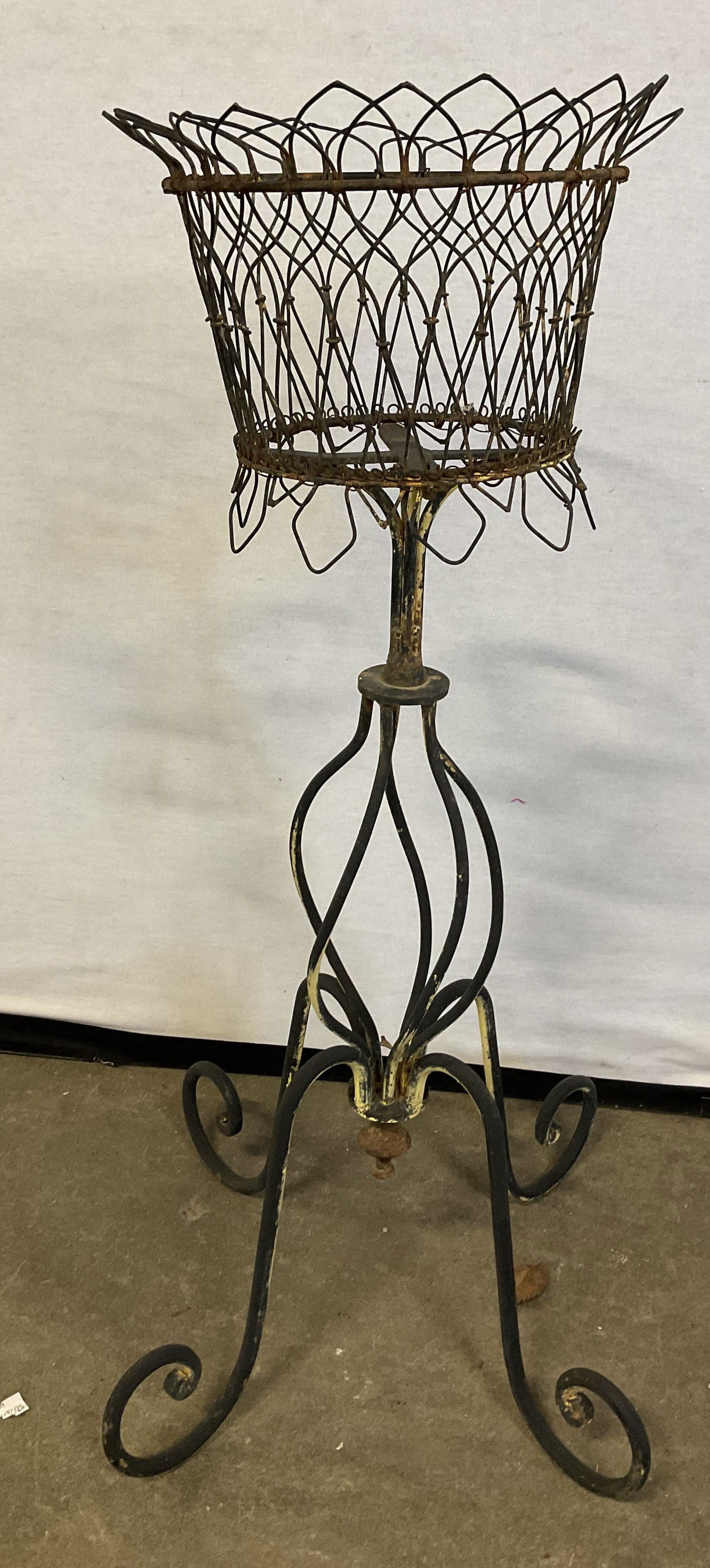 Vintage Wrought Iron Garden Plant Stand (1 of 8)