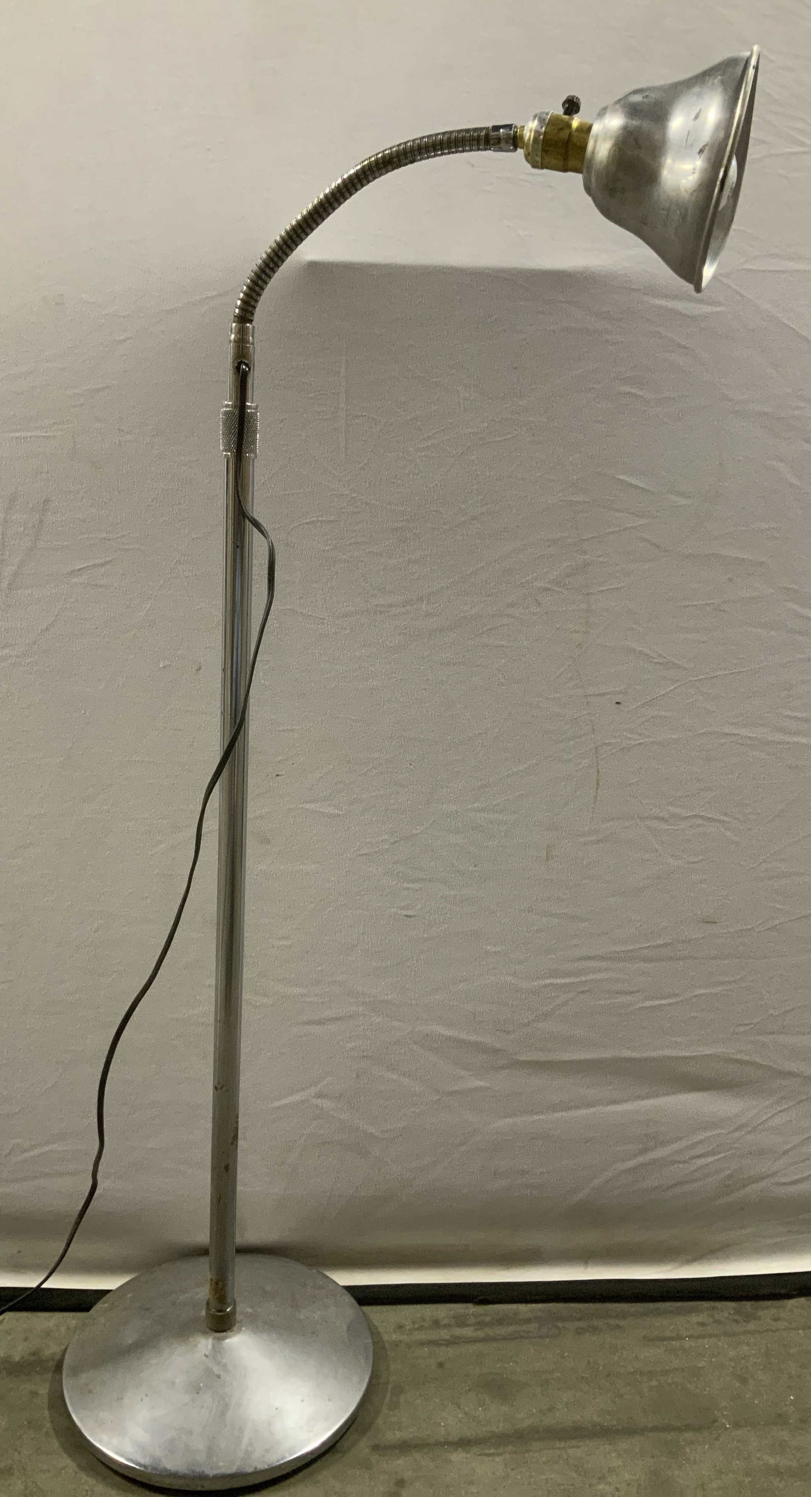 Vtg Sgnd Slvr Toned Metal Gooseneck Floor Lamp (1 of 6)