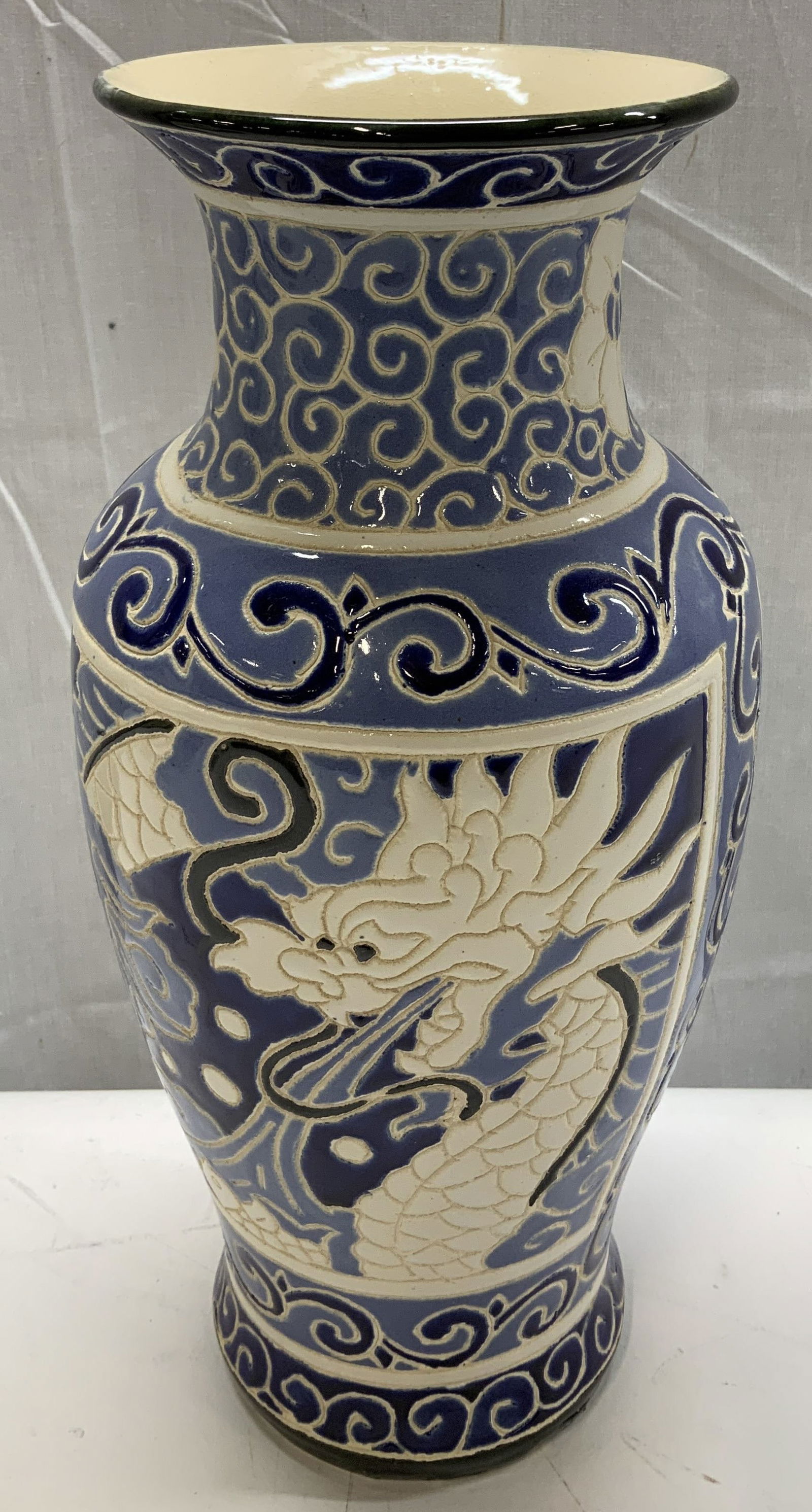 Vtg Blue & White Dragon Motif Ceramic Vase Vietnam (1 of 6)