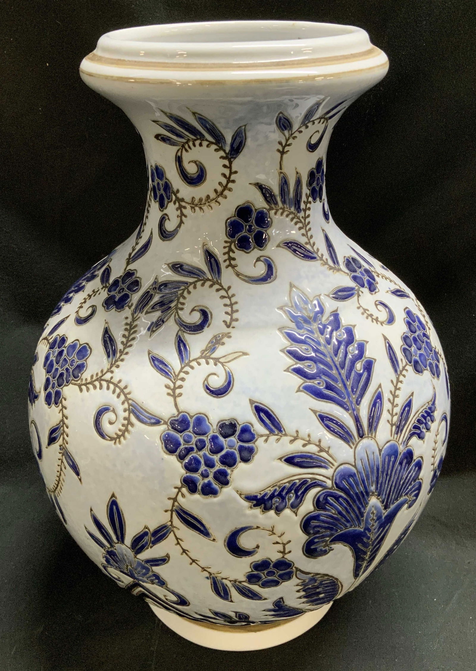 Vntg Chinese Blue Floral & Leaf Porcelain Vase (1 of 6)