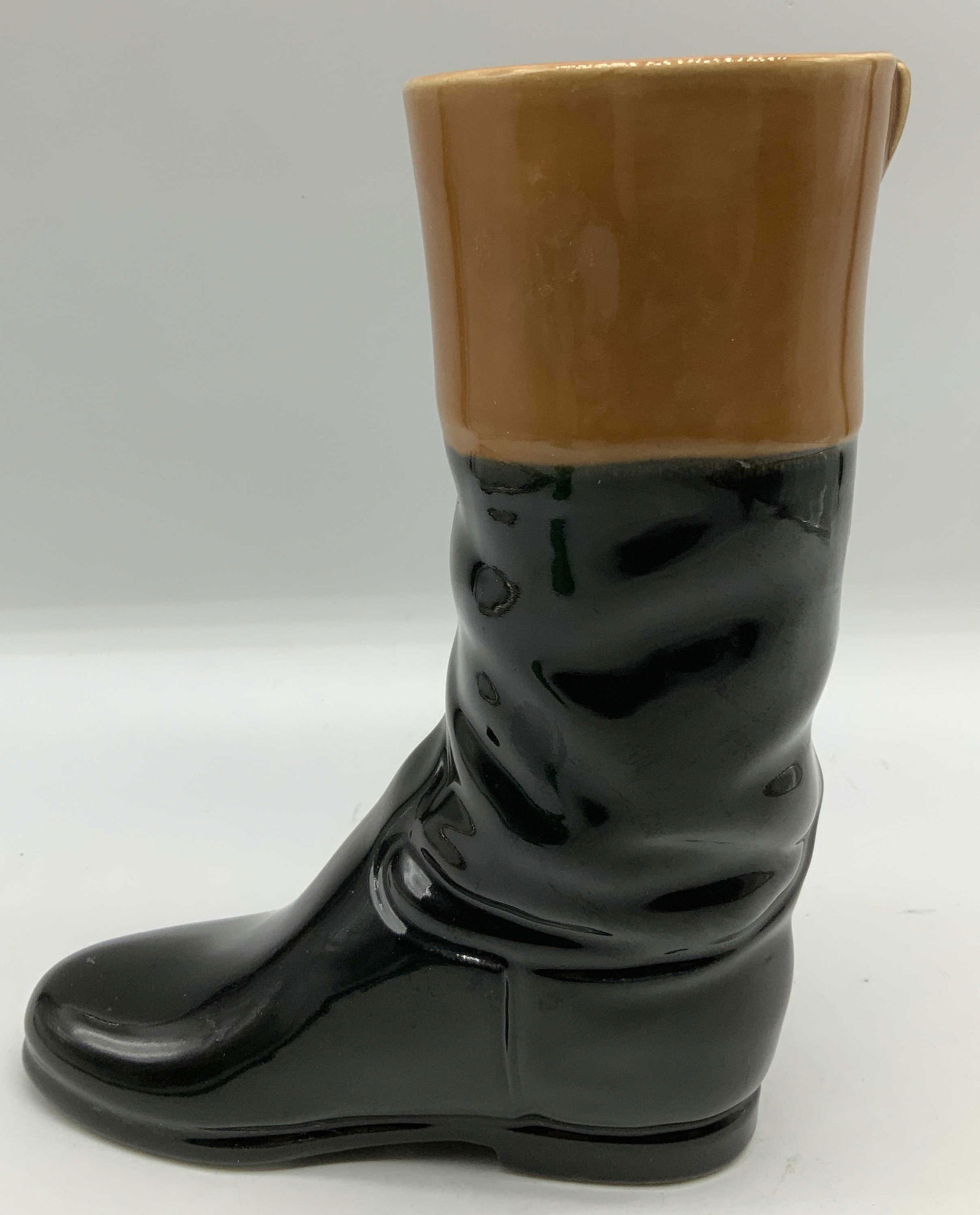 Vtg Brown & Black Ceramic Boot Vessel ITALY: Ceramic vessel shaped like a brown & black boot. Piece has a glossy finish. Signed & marked on underside. Reads, MADE IN ITALY. Surface wear consistent to age, use & exposure. Measurements: length 5.3