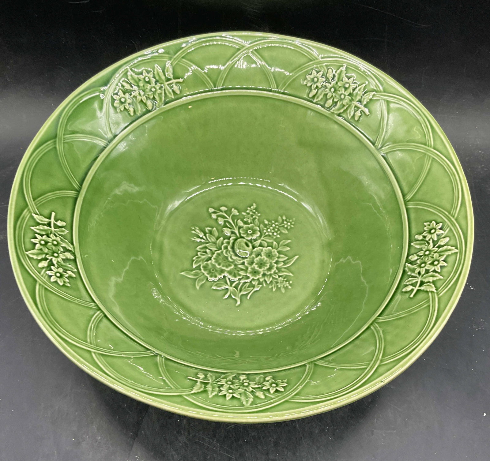 Bordallo Pinheiro Green Flower Ceramic Bowl (1 of 6)