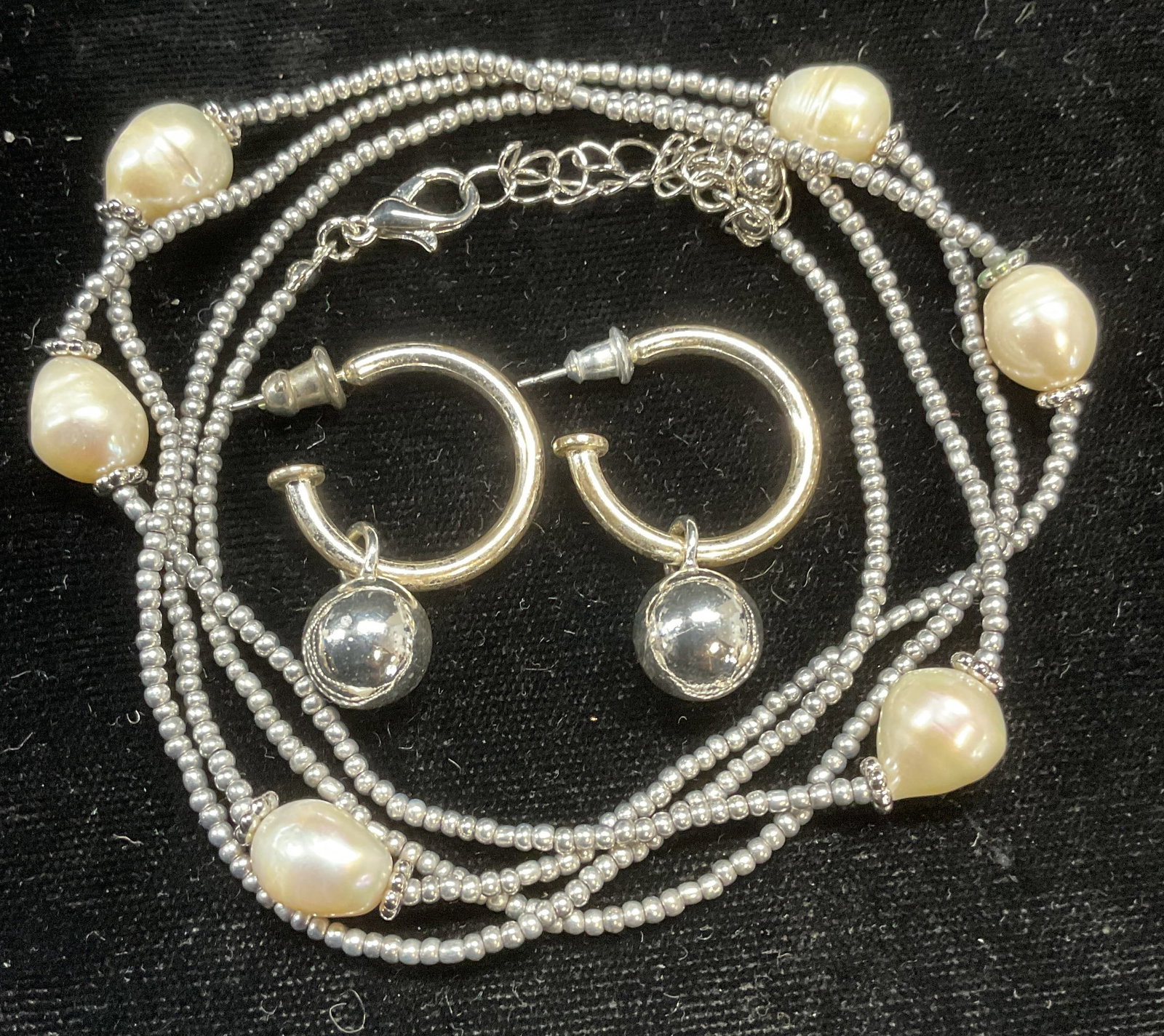 Lot 2 Silver Tone Faux Pearl Necklace & Earrings (1 of 6)
