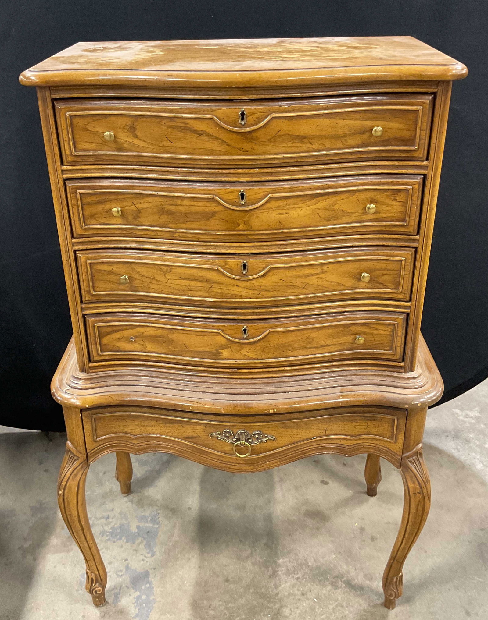 Hibreten Queen Anne Walnut Silverware Chest (1 of 8)