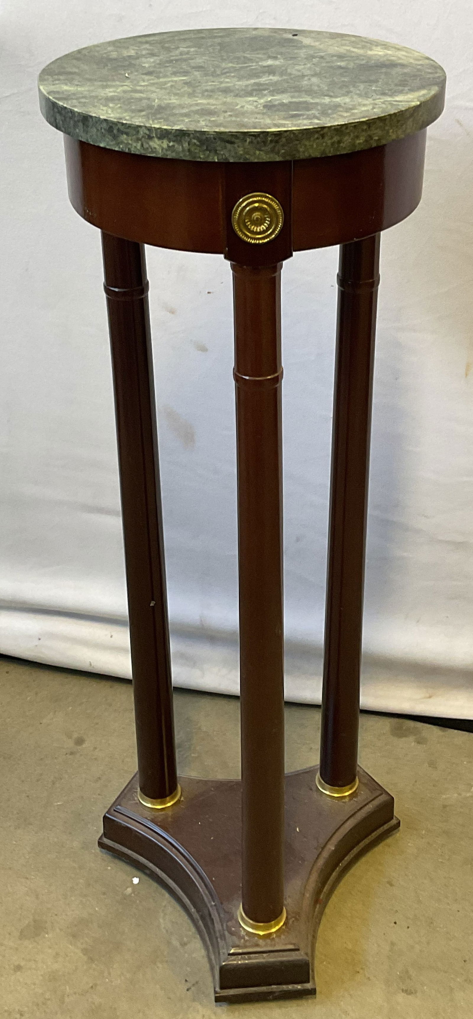 Bombay Neoclassical Mahogany Marble Side Table: Bombay Company mahogany and green marble neoclassical empire style 3 leg round accent table or plant stand Decorative brass hardware. Measures approx 11 x 31.75 inches. Some scratching.