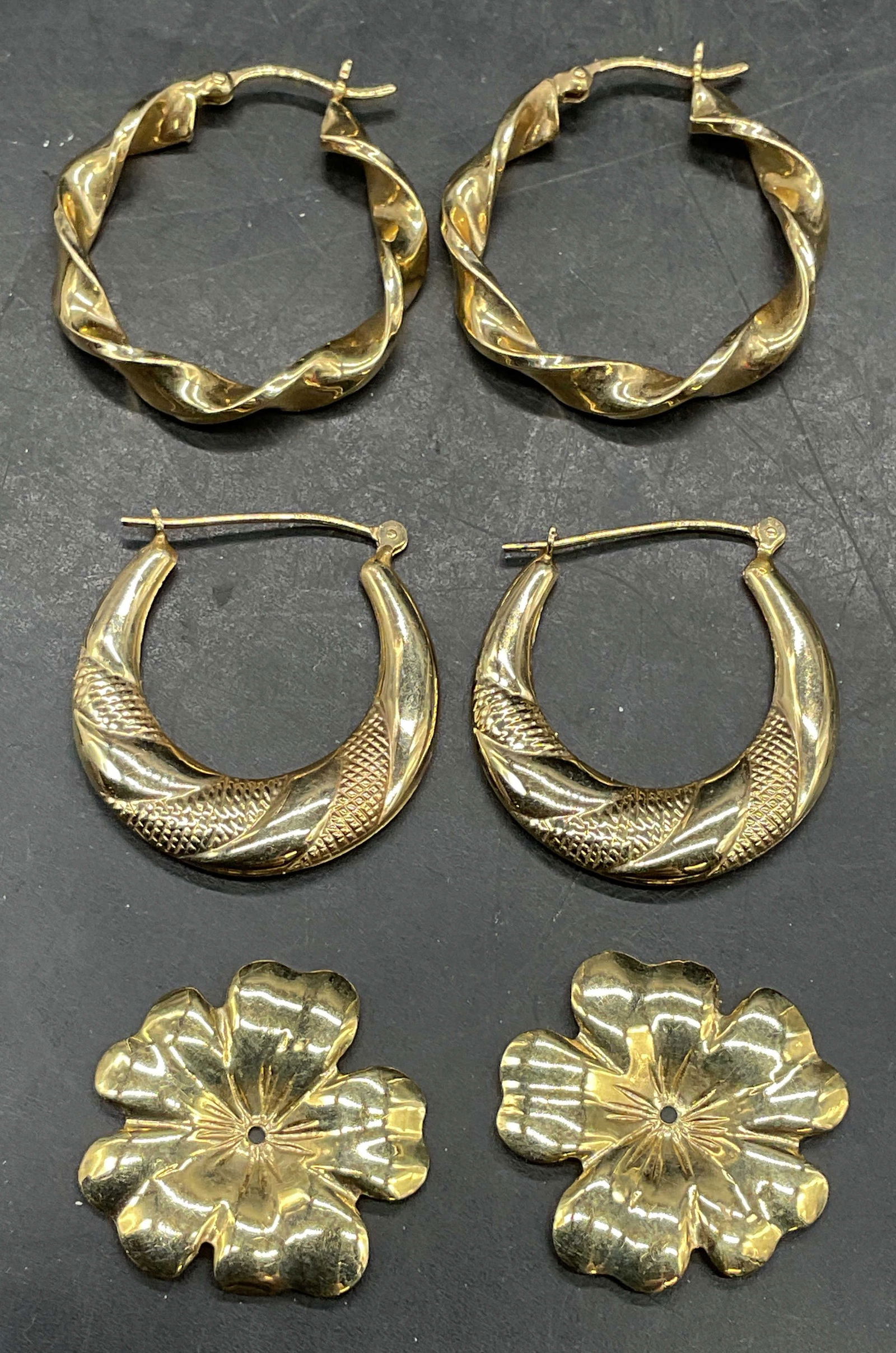 4 14K Gold Hoop Earrings & Flower Pendants, JCM (1 of 7)