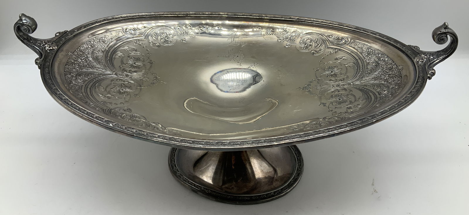 Wilcox Silver Plated Ornate Footed Centerpiece Bowl (1 of 8)