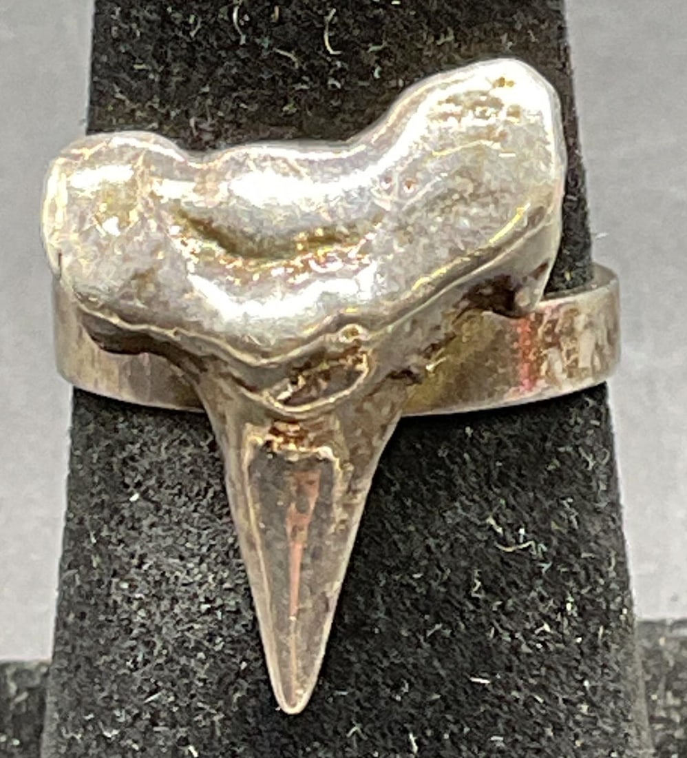 Vintage Sterling Silver Shark Tooth Ring (1 of 6)