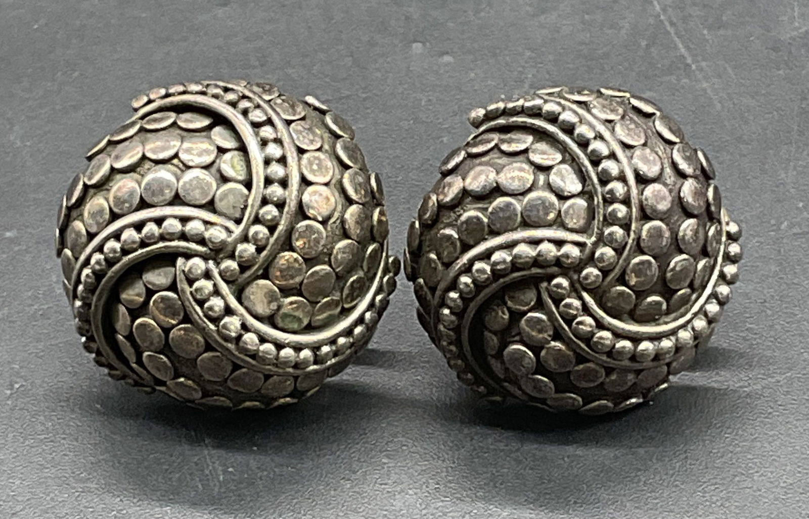 John Hardy Sterling Silver Swirl Dot Earrings: Signed John Hardy JH Sterling silver swirl dot stud earrings. Measure approx .75 inches wide. Marked sterling. Total weight 17.8 grams. Some scratching. Jewelry, estate jewelry, fine jewelry, cocktail
