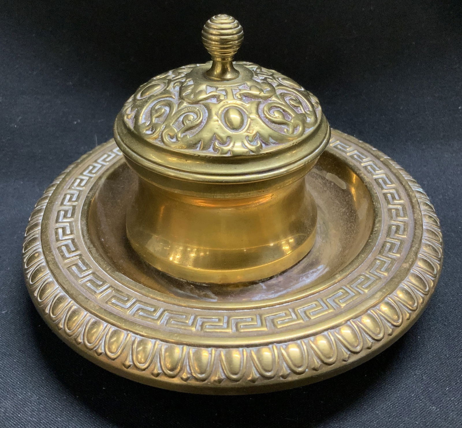 Vntg Brass Embossed Inkwell W Undertray (1 of 6)