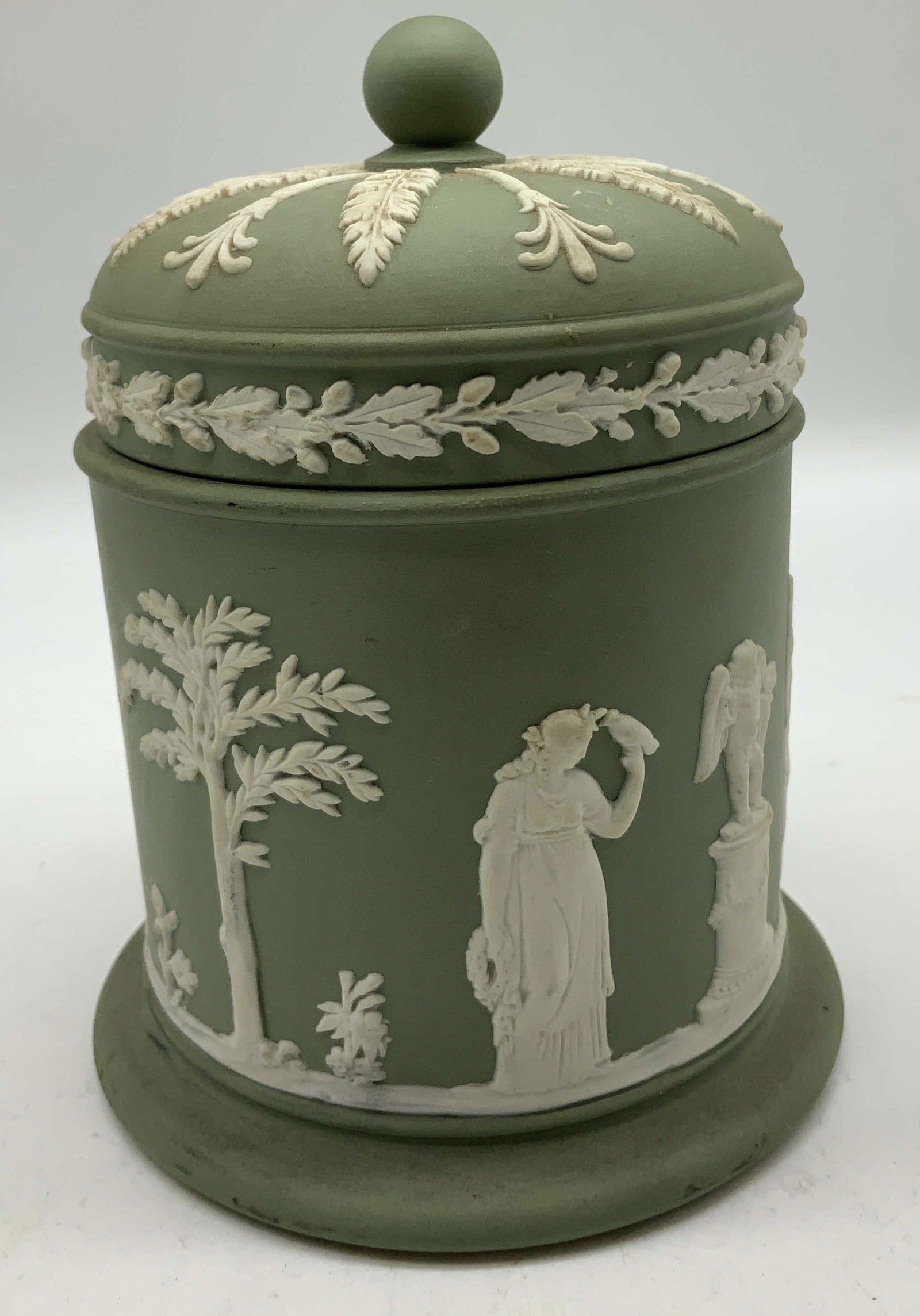 Wedgwood Sage Green Jasperware Tobacco Jar ENG (1 of 7)