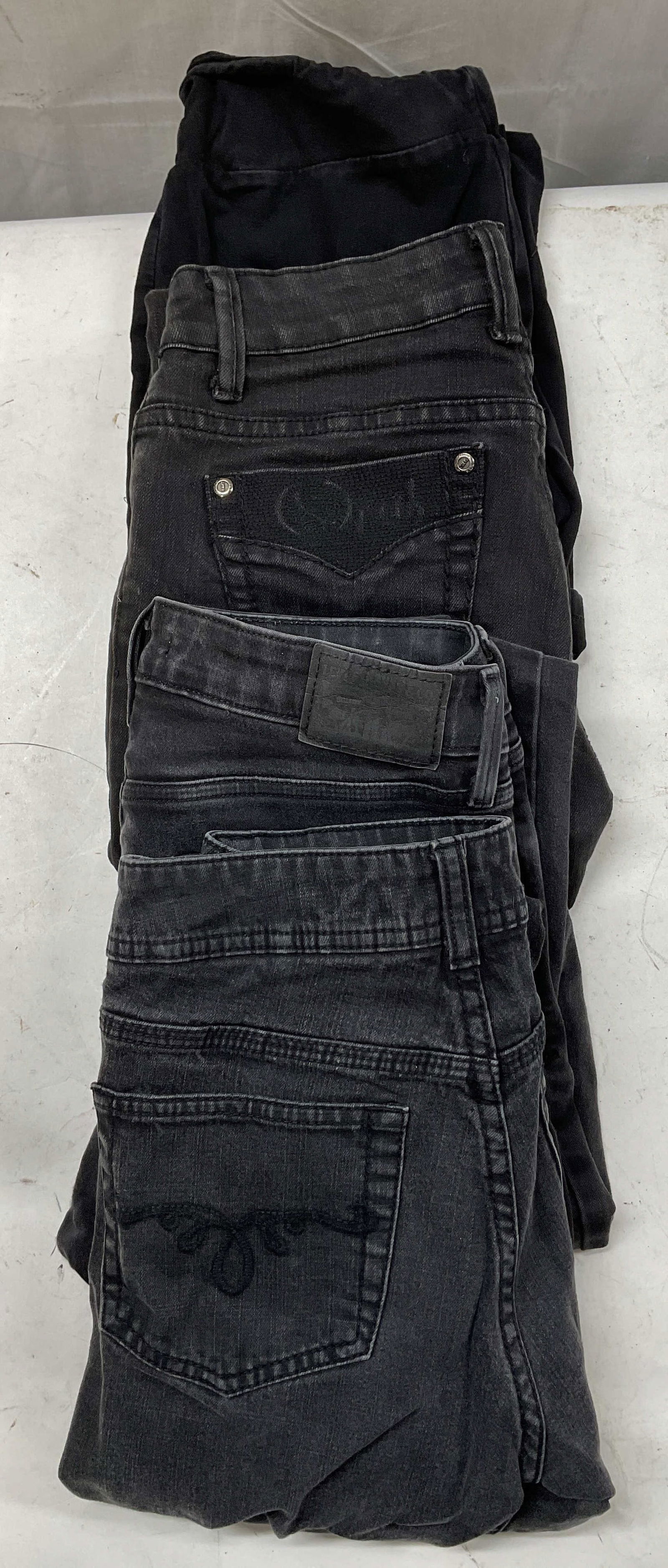 Lot 4 Levi & Strauss Co.+ Black Jeans (1 of 18)