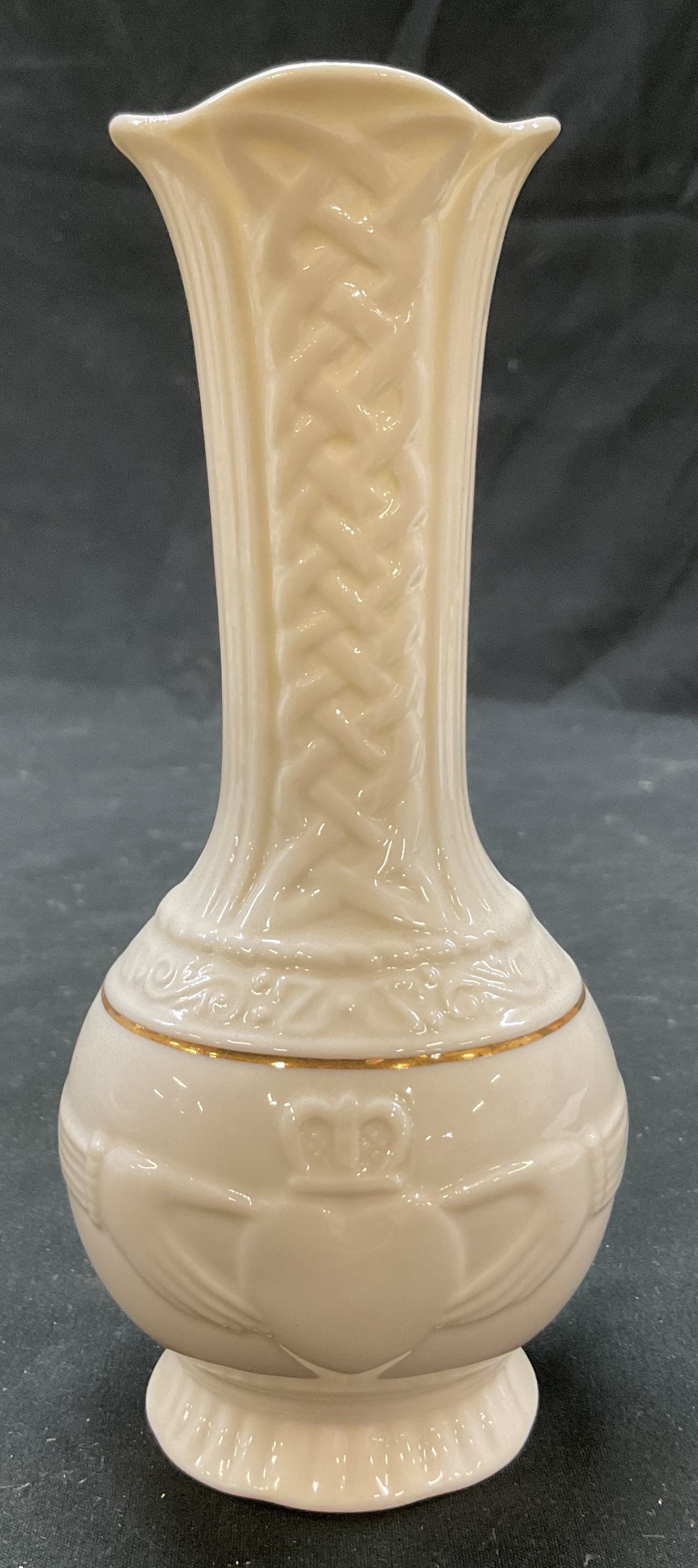 SGND Belleek Claddagh Porcelain Bud Vase Ireland (1 of 10)
