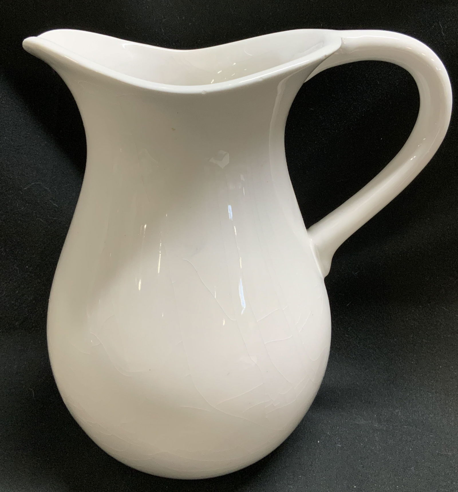 Vntg White Glossy Ceramic Pitcher (1 of 6)