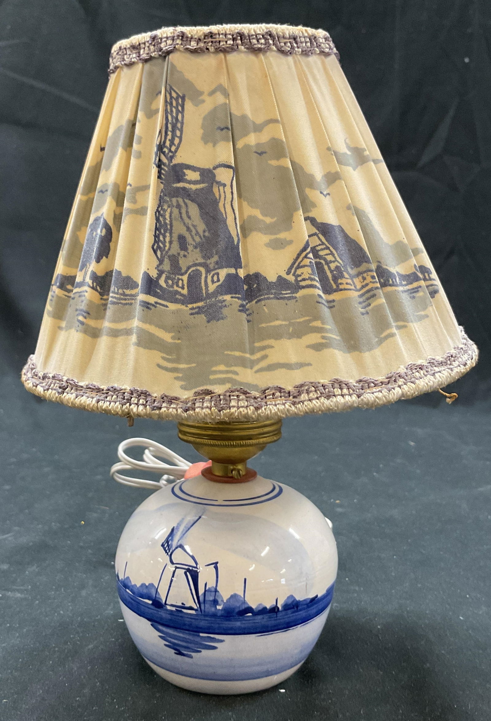 Vintage Delft Style Ceramic Table Lamp W Shade (1 of 12)