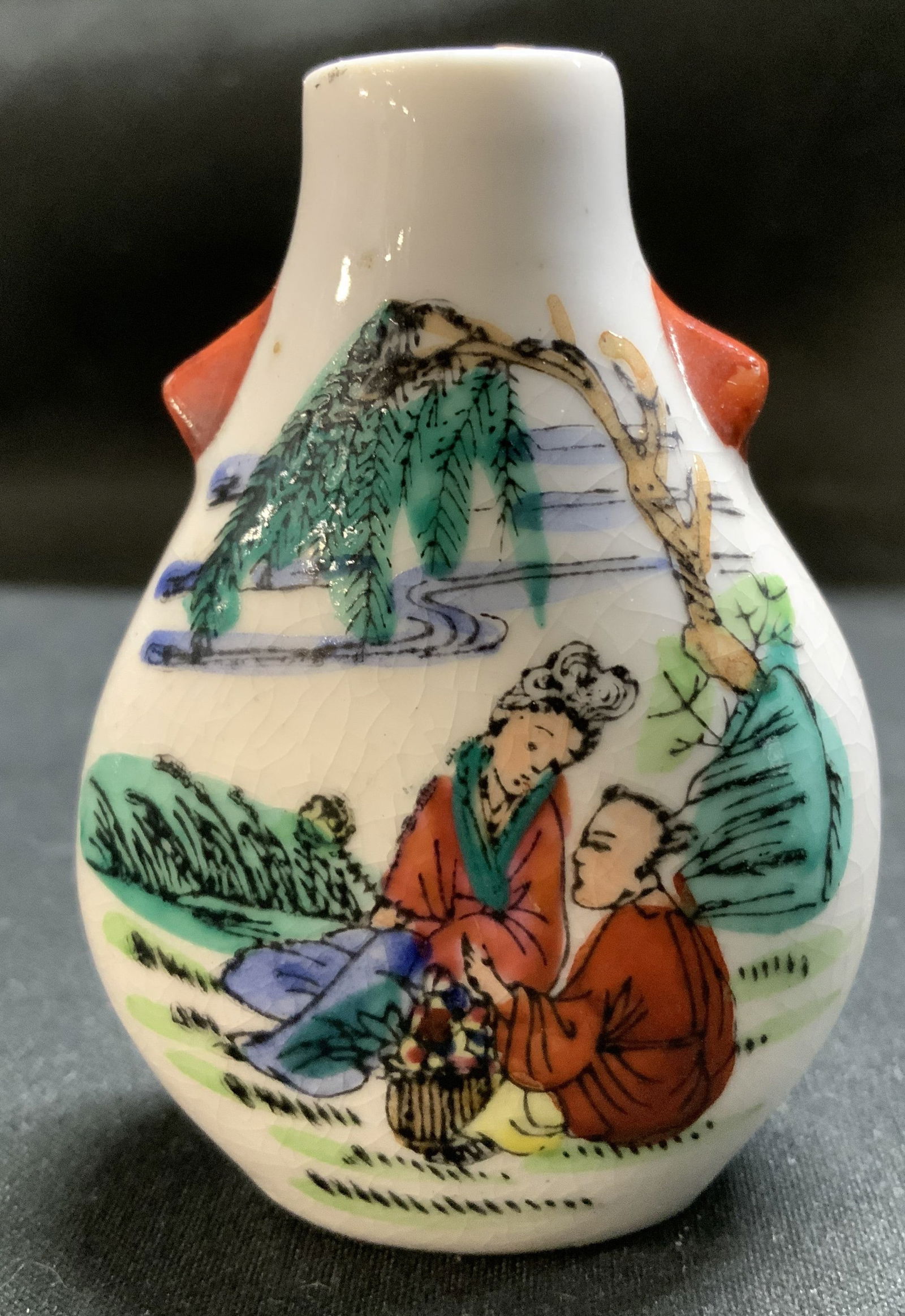 Vtg Sgnd Hand Painted Asian Snuff Bottle: Vintage Asian snuff bottle features hand painted figures & trees. Shades of green, brown, blue, yellow & brown. Property of opera singers estate from the renowned & opulent Manhattan landmark. The Ans