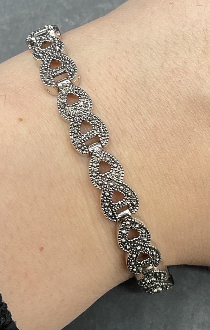 Silver Tone Bead Link Bracelet (1 of 6)