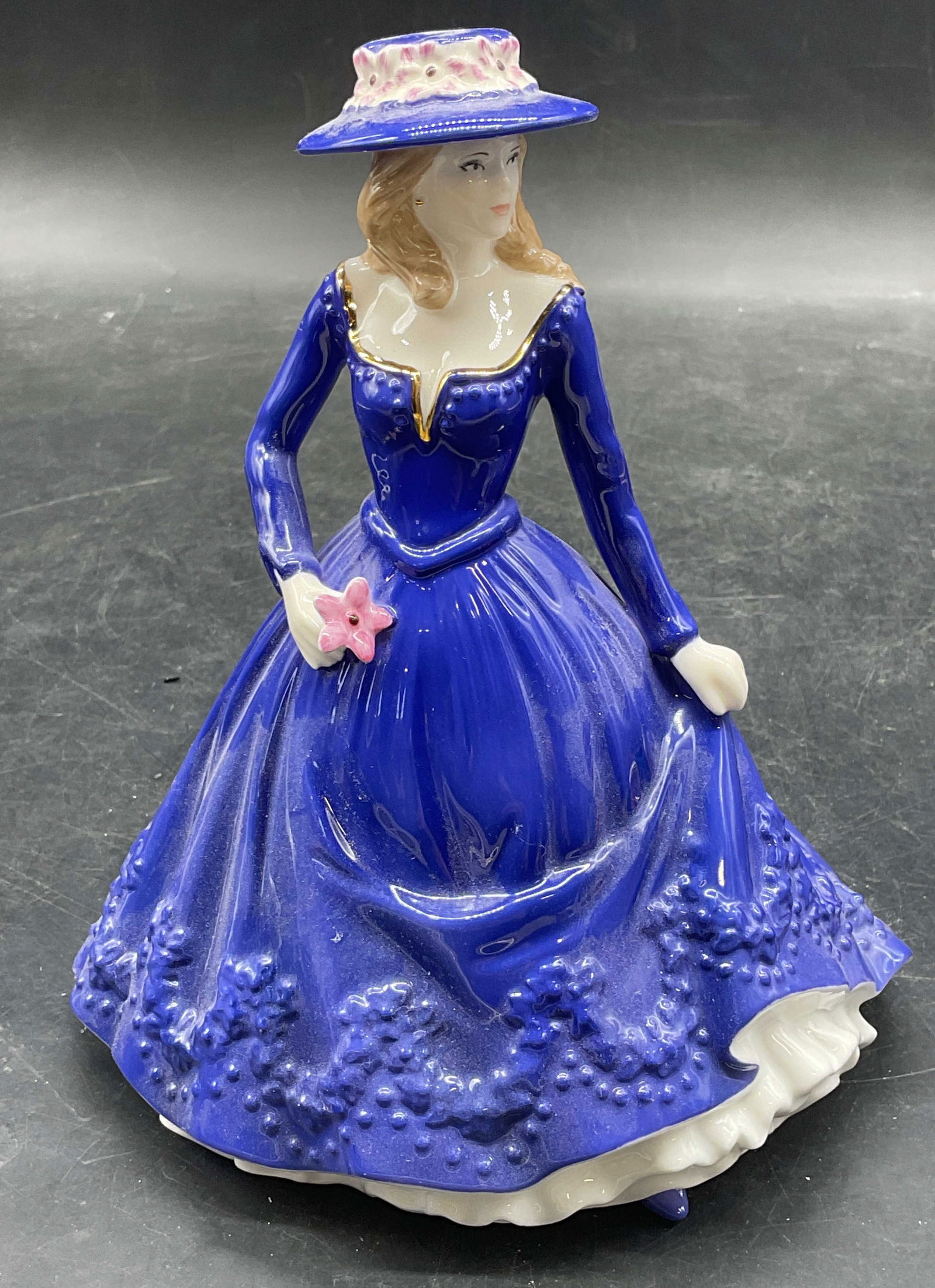 Royal Worcester Leanne Porcelain Figurine (1 of 6)
