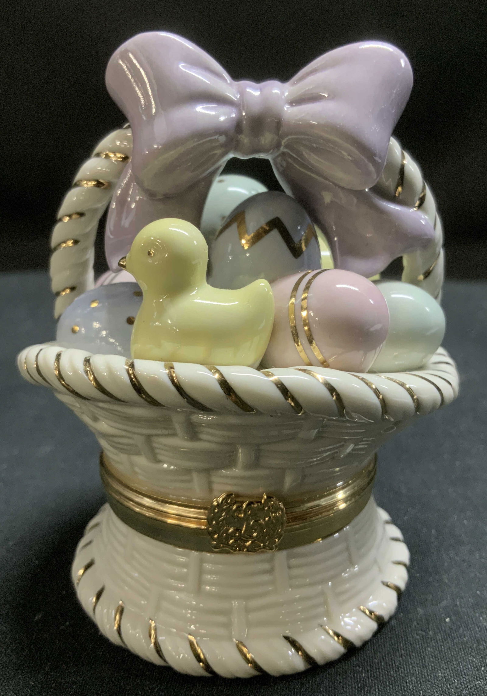 Lenox Limit Ed Easter Basket Surprise Trinket Box: Lenox Treasures Easter Basket Surprise trinket box features gilt accents & hinged lid. Interior reveals a gilt chick. Glossy finish. Signed & marked on underside. Reads, LENOX TREASURES LIMITED EDITIO