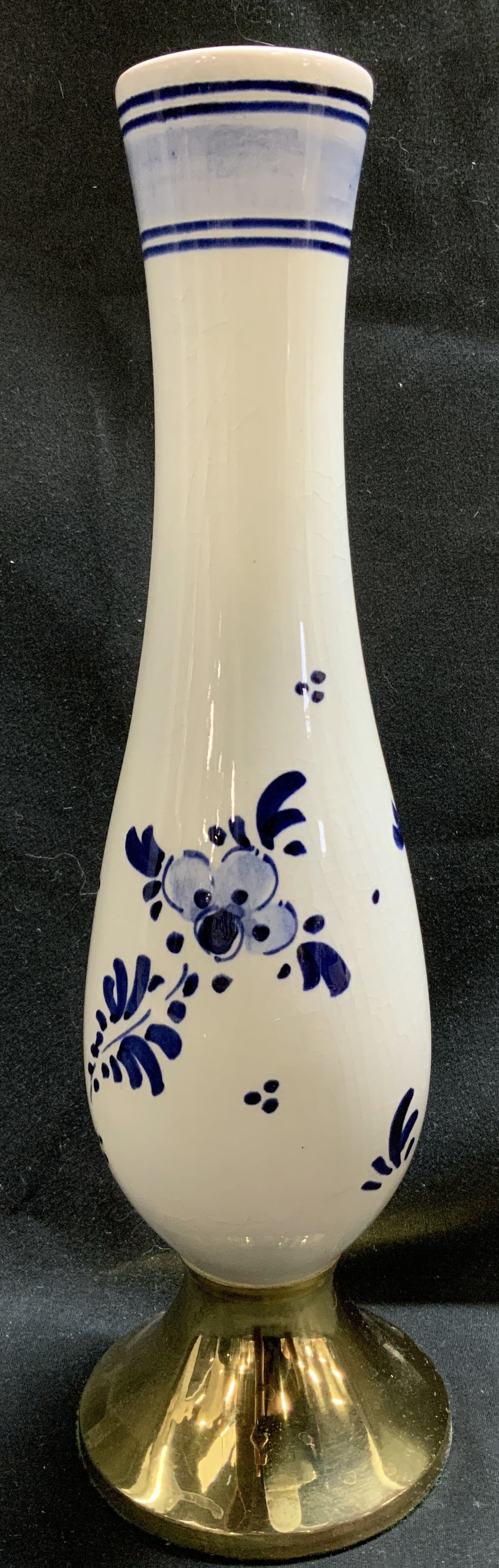 Vtg Hand Painted Floral Delftware Bud Vase HOLLAND: Vintage hand painted Delft Blue bud vase with a brass base. Blue floral motifs on body. Ceramic material. Signed & marked. Reads, HAND PAINTED DELFTWARE WITH BRASS ACCENTS. NEEDS NO POLISHING. MADE IN