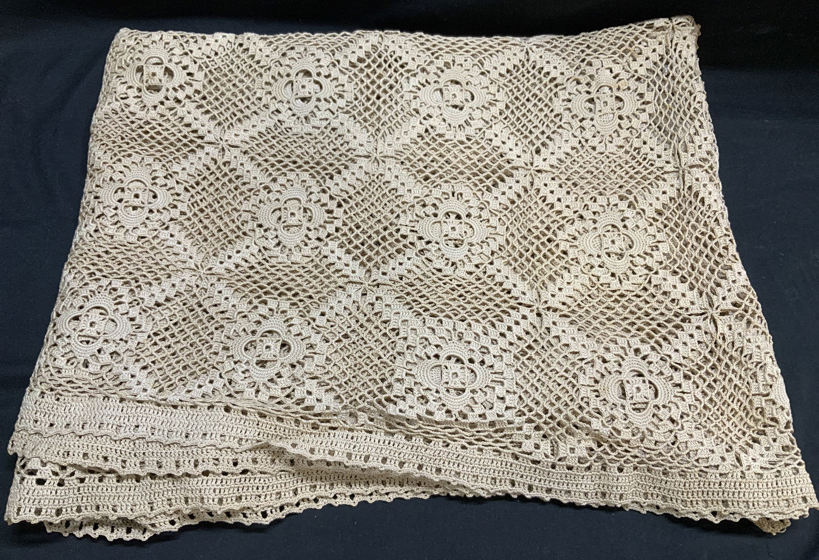 Vntg Cream Lace Rectangular Tablecloth (1 of 6)