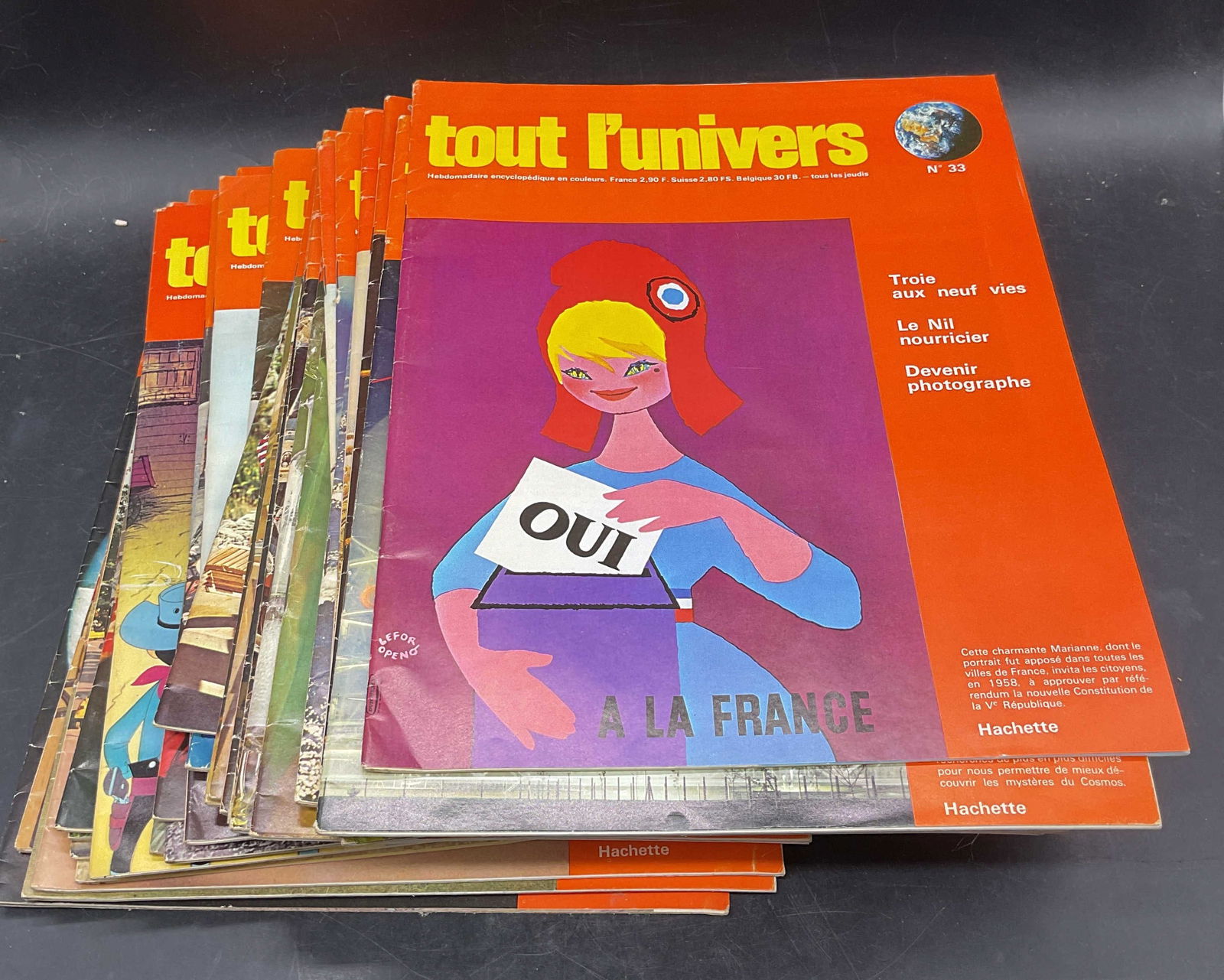 29 Tout L Univers French Illustrated Encyclopedia: Set of 29 pieces Tout L Univers encyclopedia magazines. Text in French. Illustrated. Published by Hachette, circa 1970s. Measure approx 12.25 x 9.& inches. Some wear to covers, pages, and binding