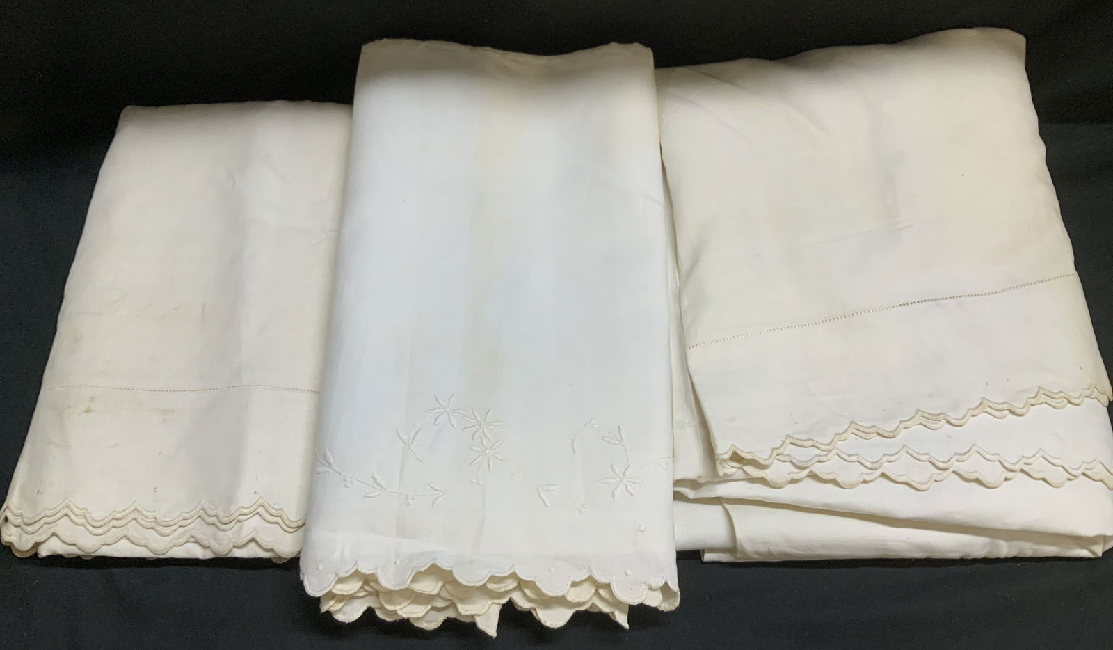 Lot 3 Vntg White Linen Tablecloths (1 of 8)