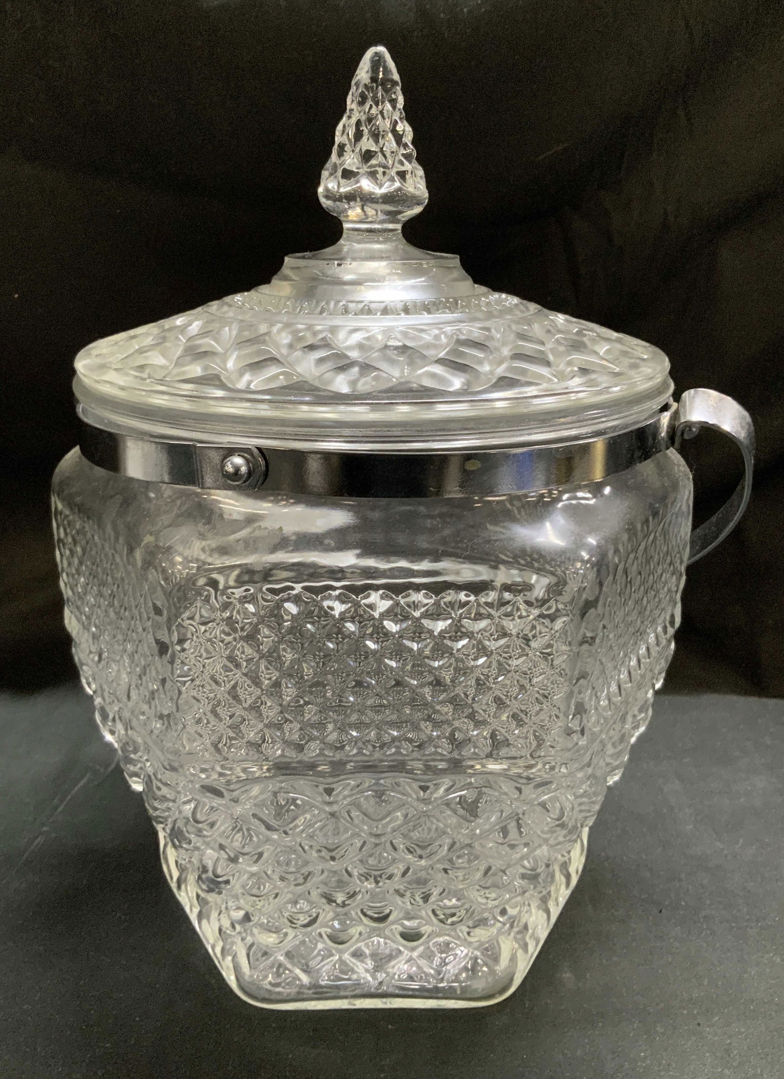 Vtg Silver Plated & Glass Diamond Ice Bucket: Vintage glass ice bucket features a distinctive hobnail & diamond pattern. Silver plated handle. Surface wear consistent to age, use & exposure. Property of opera singers estate from the renowned & op