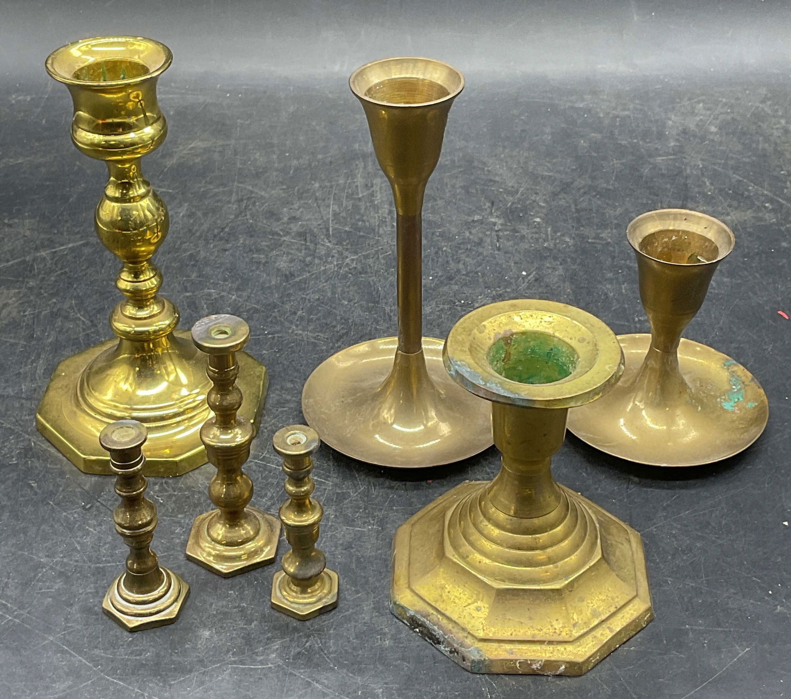 Lot 7 Vintage Brass Candlesticks (1 of 7)