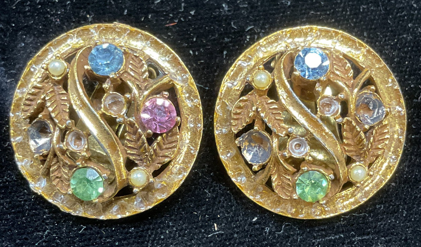 Vintage Gold Tone Crystal Flower Earrings: Vintage gold tone flower motif earrings with faux pearls and crystals. Measure approx 1 inches long wide. Some crystals and faux pearls need replacement. Some scratching. Jewelry, estate jewelry, cost