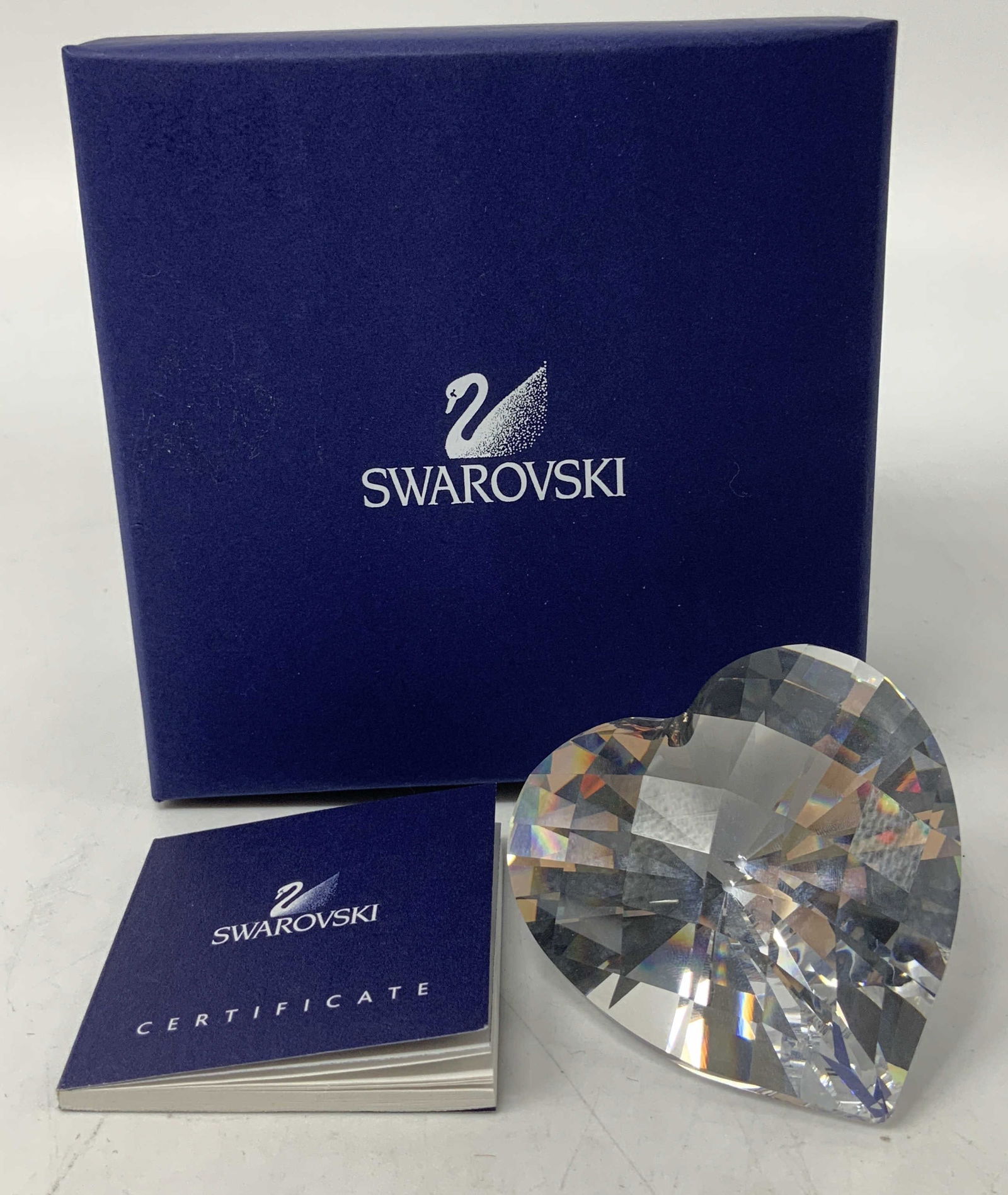 2007 Swarovski Sparkling Heart Figurine W Box: Heart shaped Swarovski crystal figurine. Features a faceted cut & sparkling effect. Comes with original box & certificate. Surface wear consistent to age, use & exposure. Measurements: length 2.7in x
