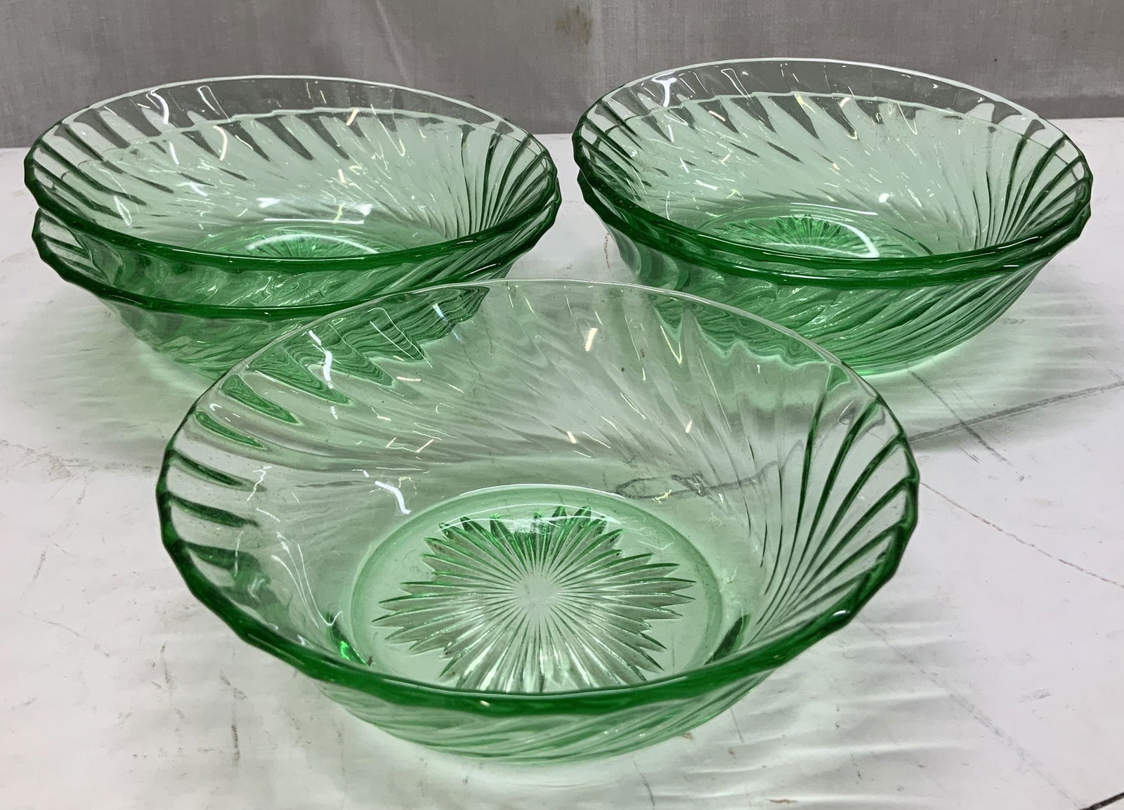 Set 5 Vtg Green Depression Glass Swirl Bowls (1 of 6)