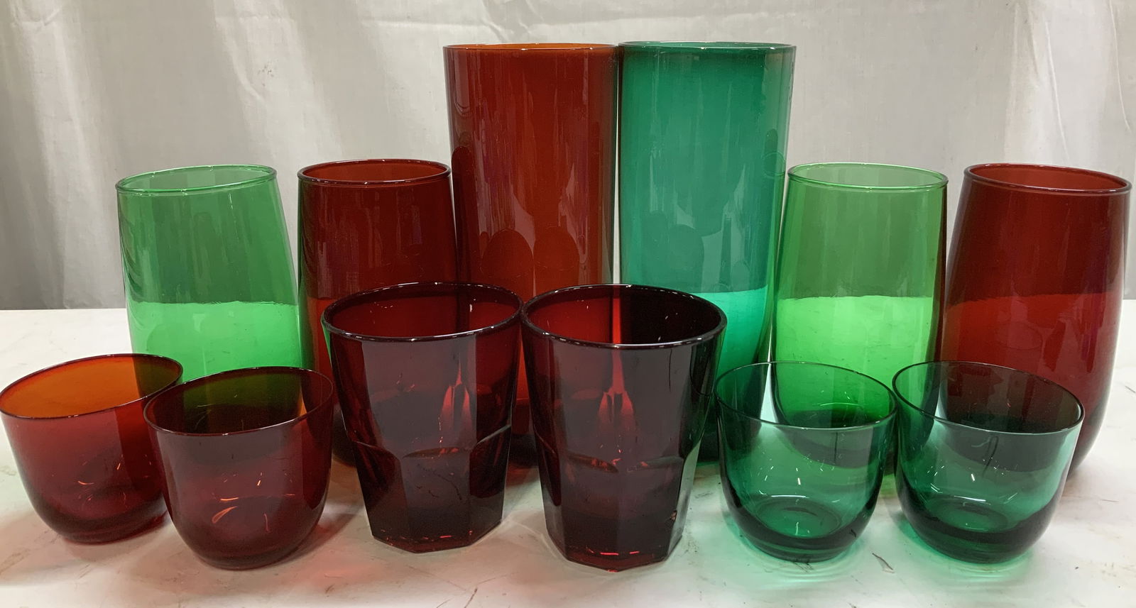 Lot 12 Vtg Assorted Multicolored Glassware (1 of 7)